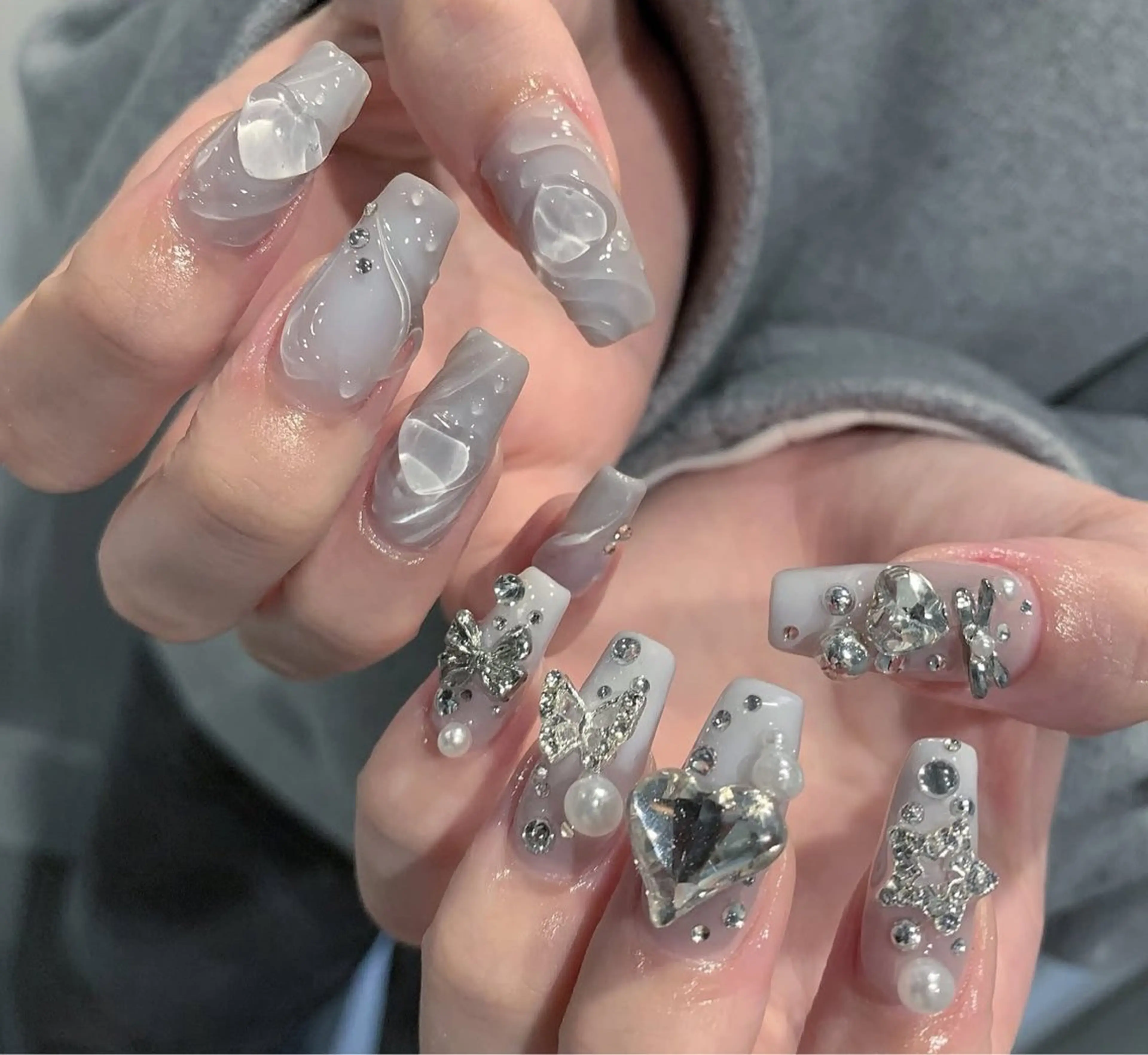 ネイル オーロラネイル フレンチネイル ジェルネイル ハロウィン キラキラネイル H.baby Nail Salonのネイルデザイン