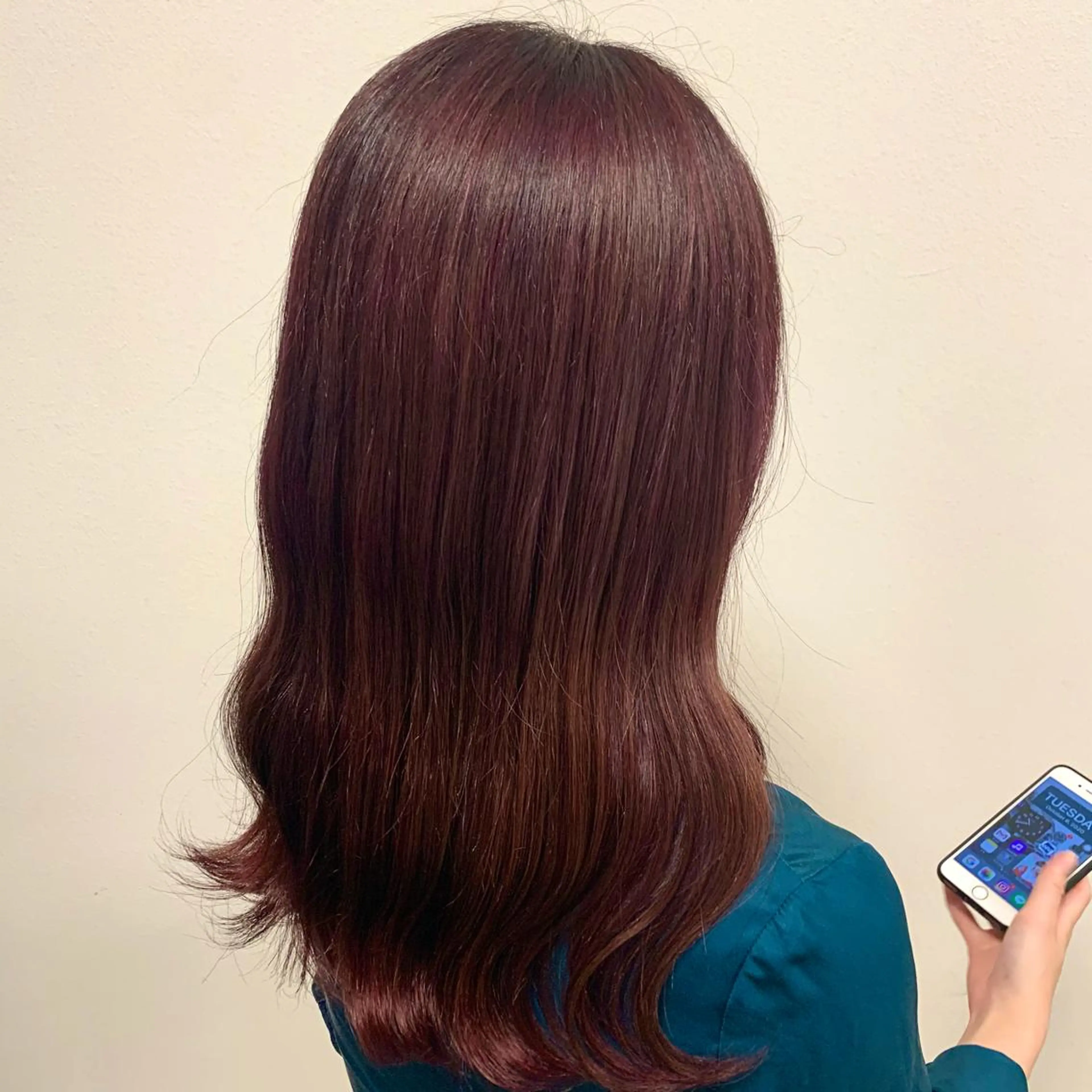 セミロング カラー ブリーチ カシス ピンクカラー 村田 来倖のヘアスタイル