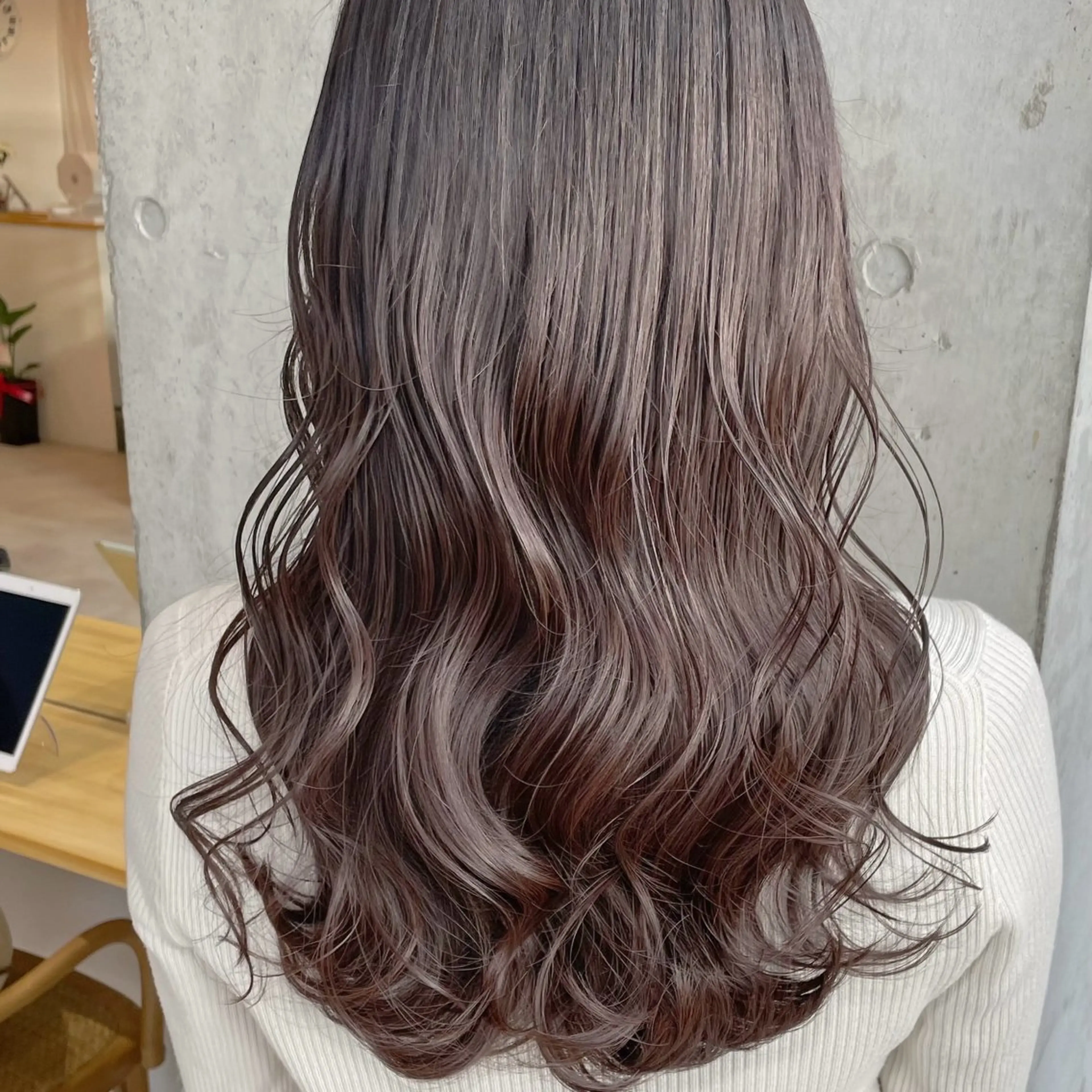 ロング カラー カット ヘアカラー トリートメント ブリーチなし 暖色カラー/井上あいのヘアスタイル