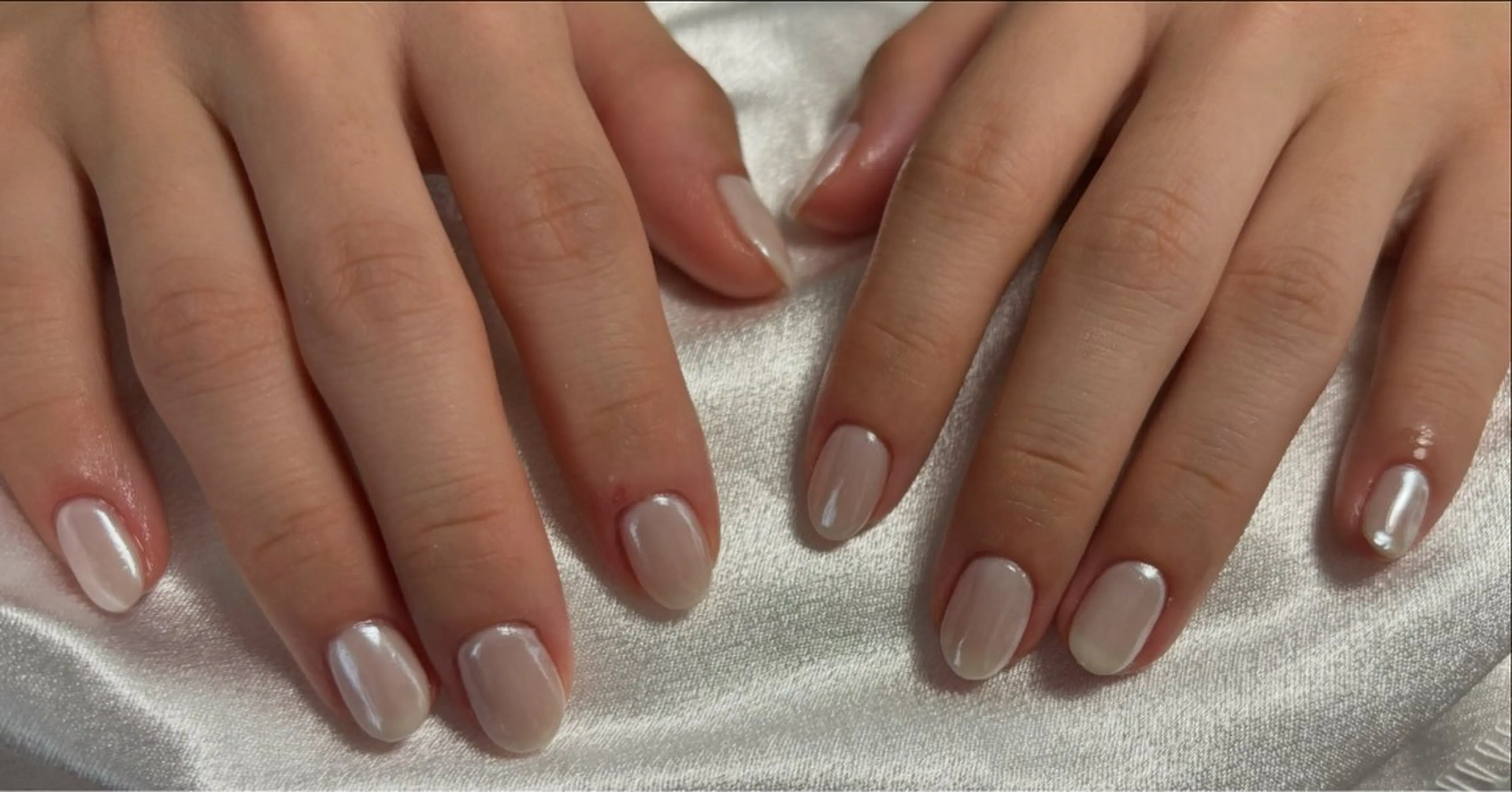 ネイル ミラーネイル ホワイト ハンドネイル BONNIE NAILのネイルデザイン