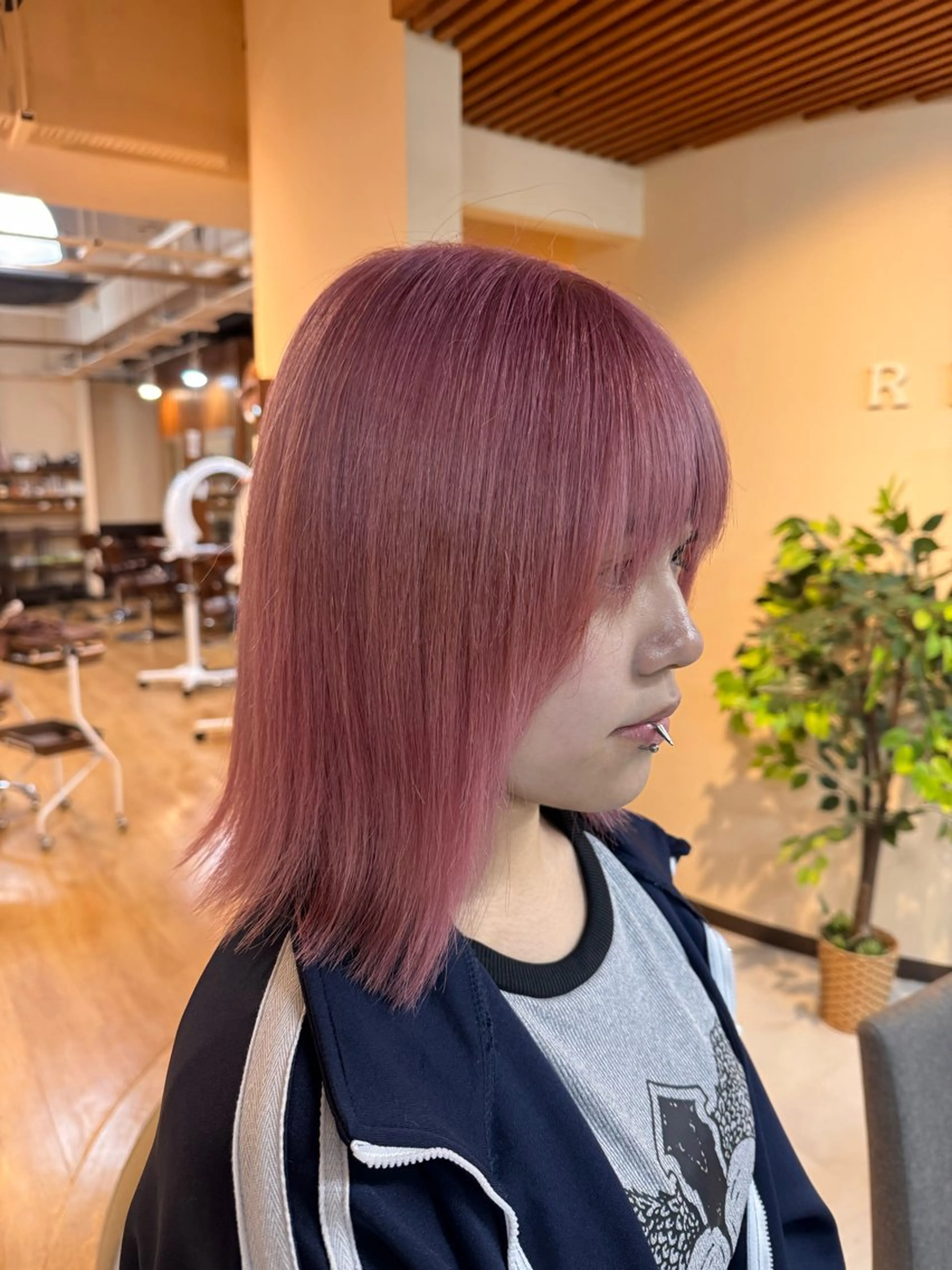 ミディアム ルーツ/ デザイン/ ハイトーン/おこのぎのヘアスタイル