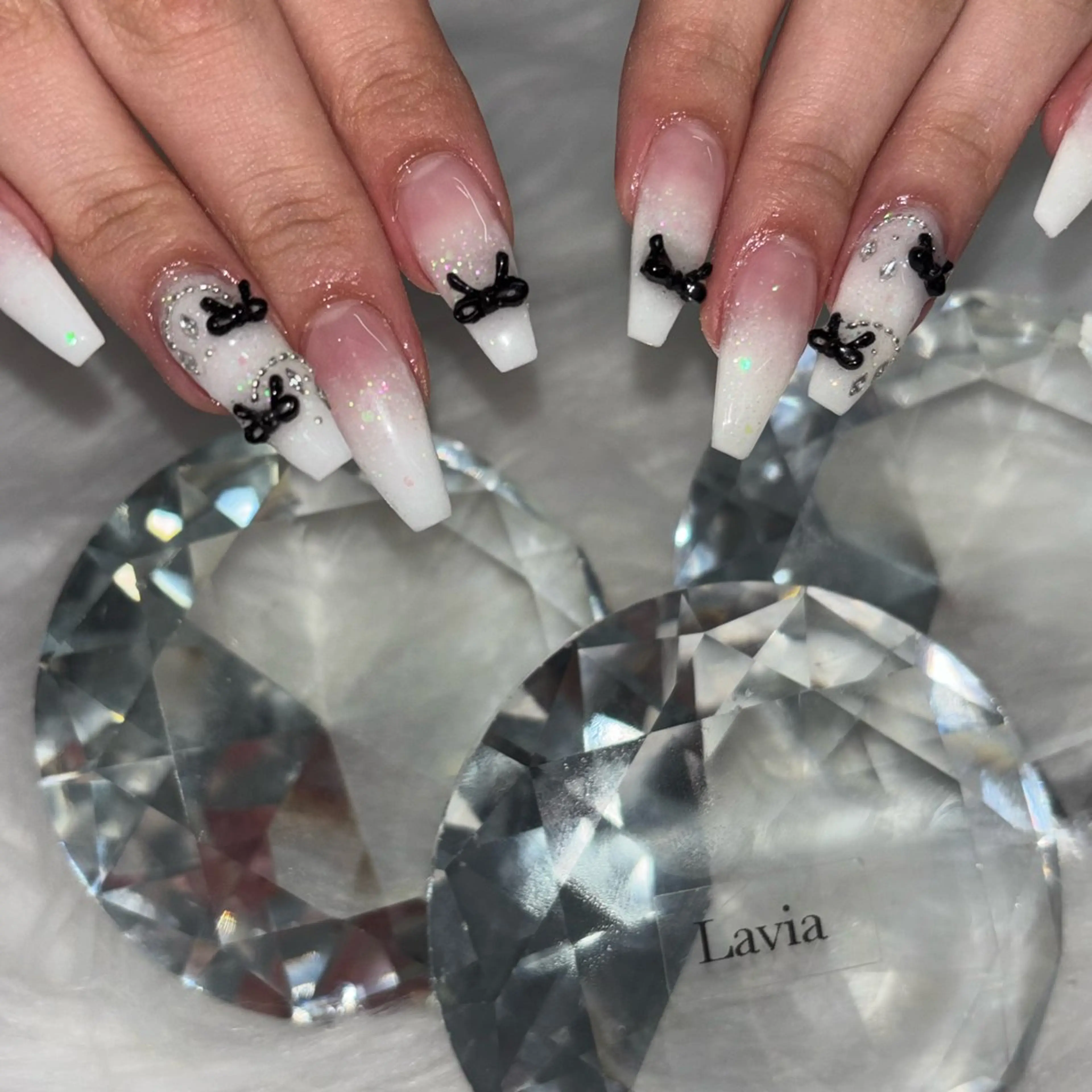 ネイル アートネイル ストーンネイル ハンドネイル Lavia❄️ kahoのネイルデザイン