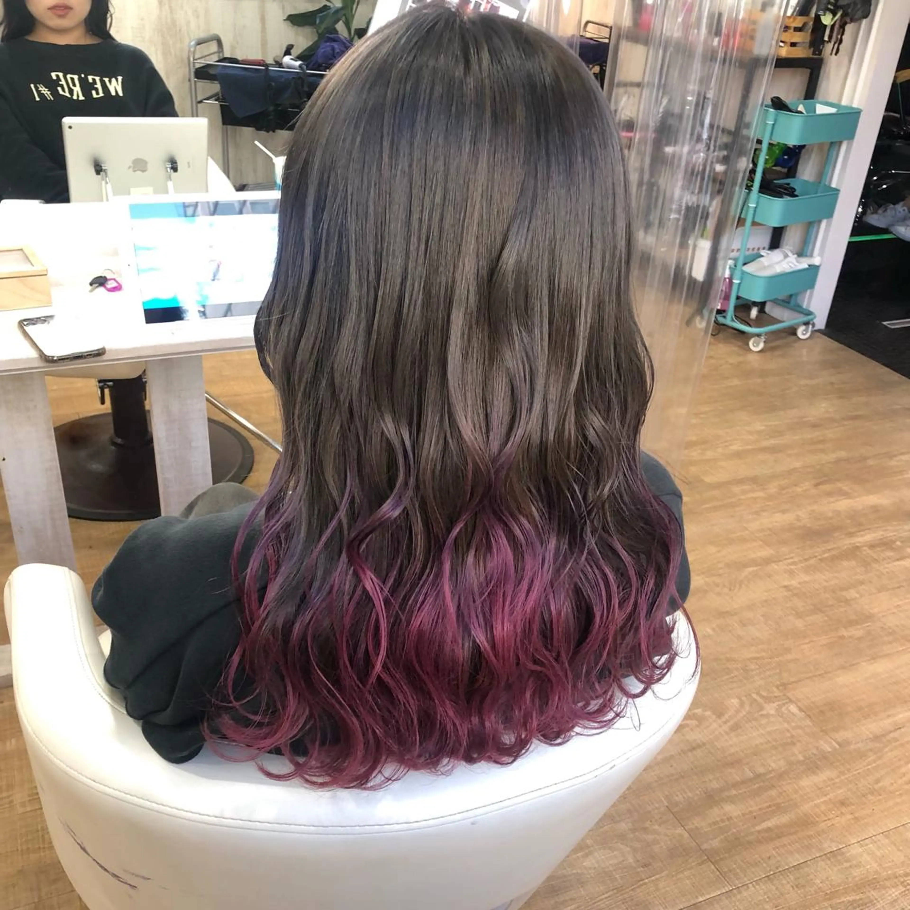 カラー white.梅田 デザインカラー🦄のヘアスタイル