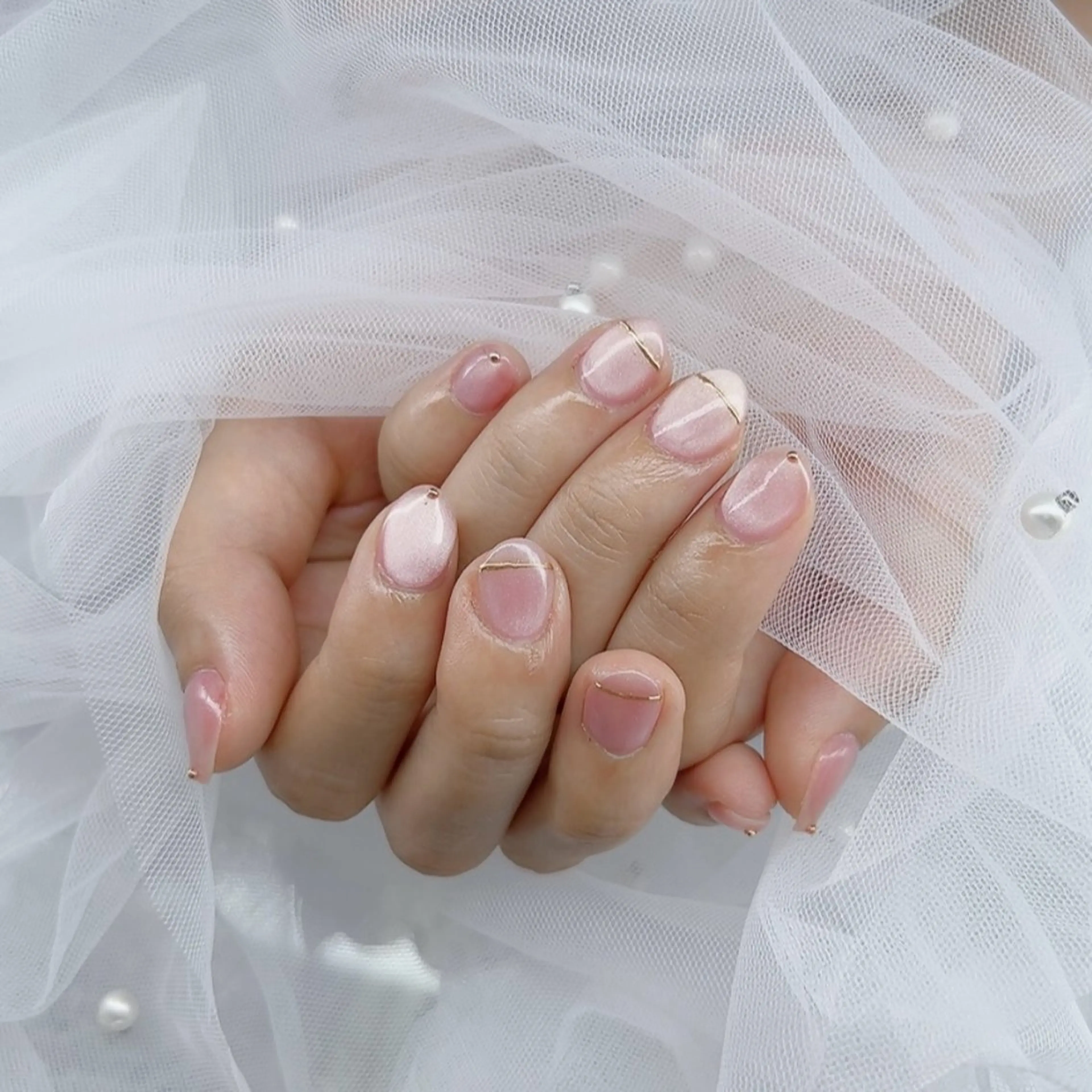 ネイル マグネットネイル ミラーネイル シンプルネイル ハンドネイル Charlie所属・Charlie 🖤のネイルデザイン