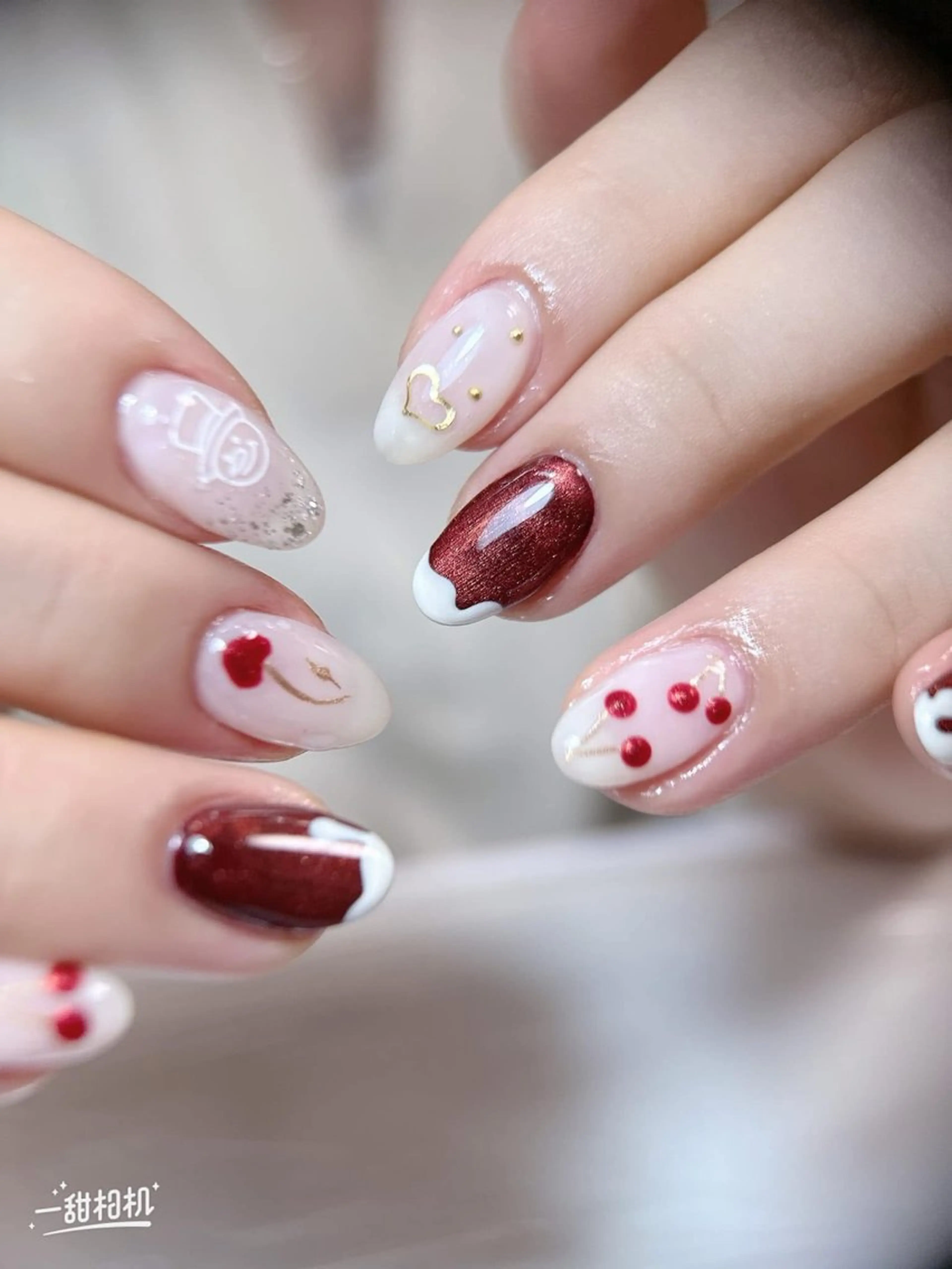 ネイル チークネイル 長さ出し フレンチネイル キラキラネイル ラメ(グリッター) ハンドネイル Vp ネイルのネイルデザイン