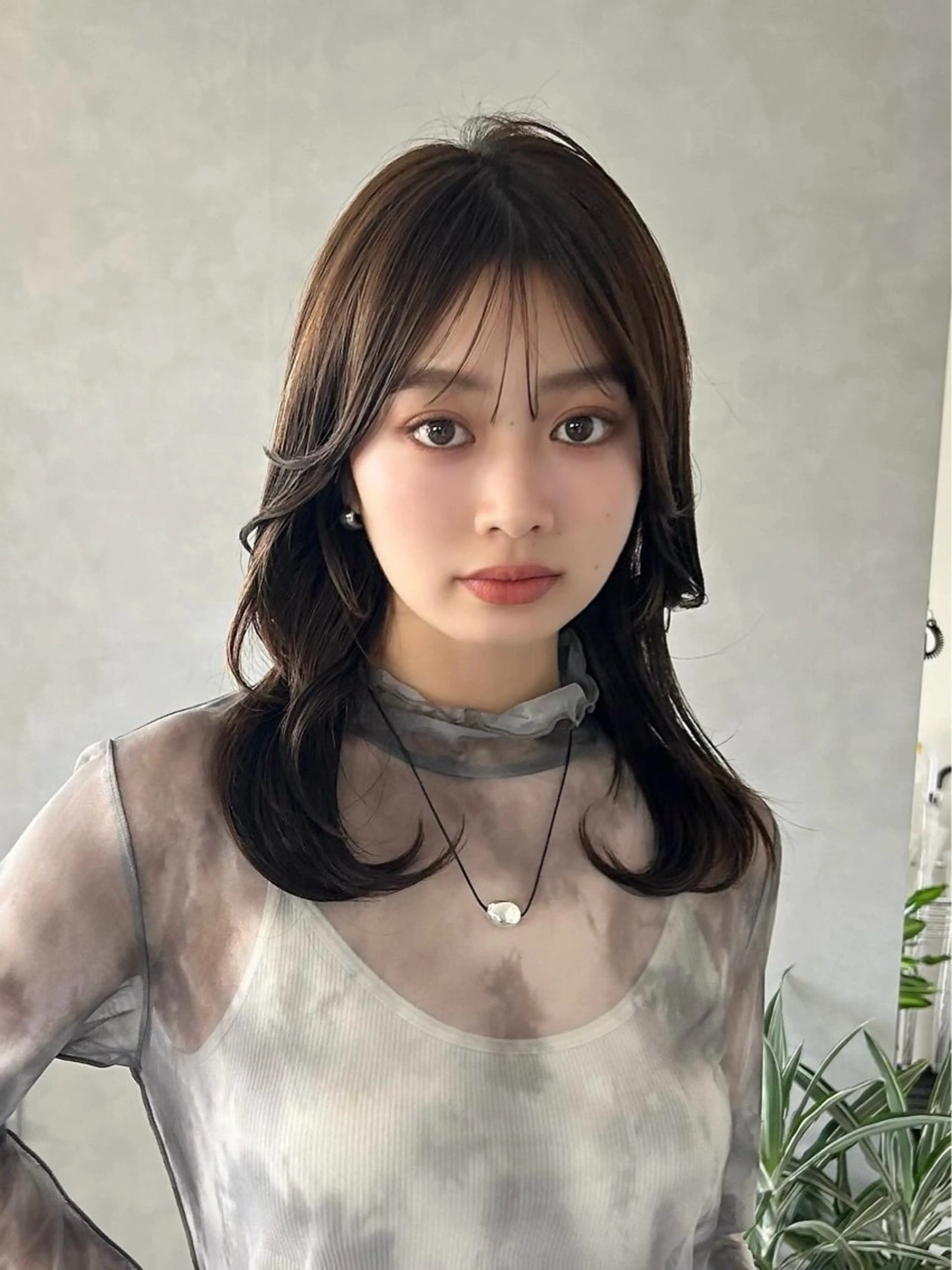 ミディアム カラー グレージュ くびれヘア レイヤーカット ❤️ショートカット ・顔周りカット❤️のヘアスタイル