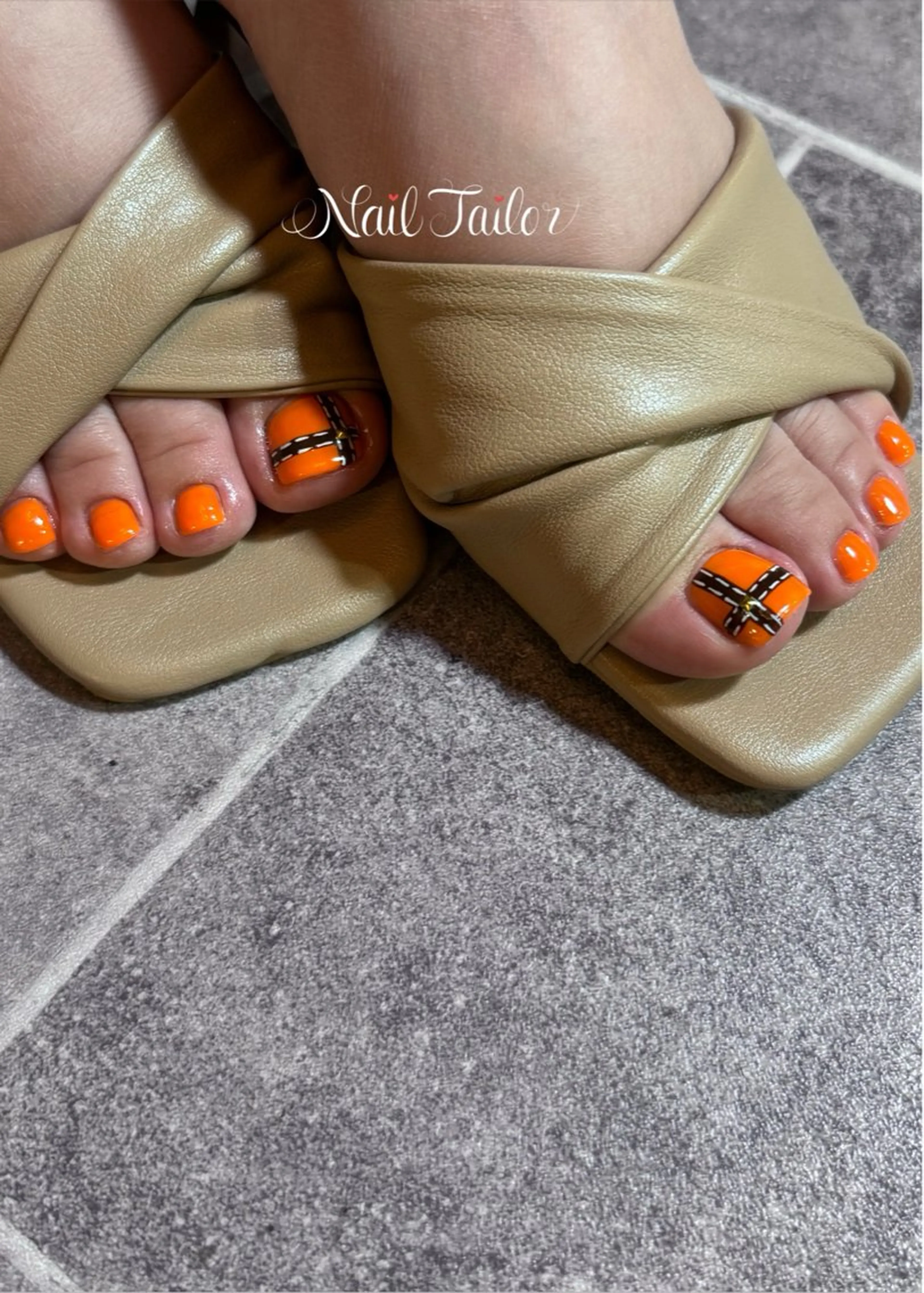 ネイル フットネイル 持ち込み オレンジ フットネイル 〜Nail Tailor〜 ネイルテイラー所属・NailTailor ネイルテイラーのネイルデザイン