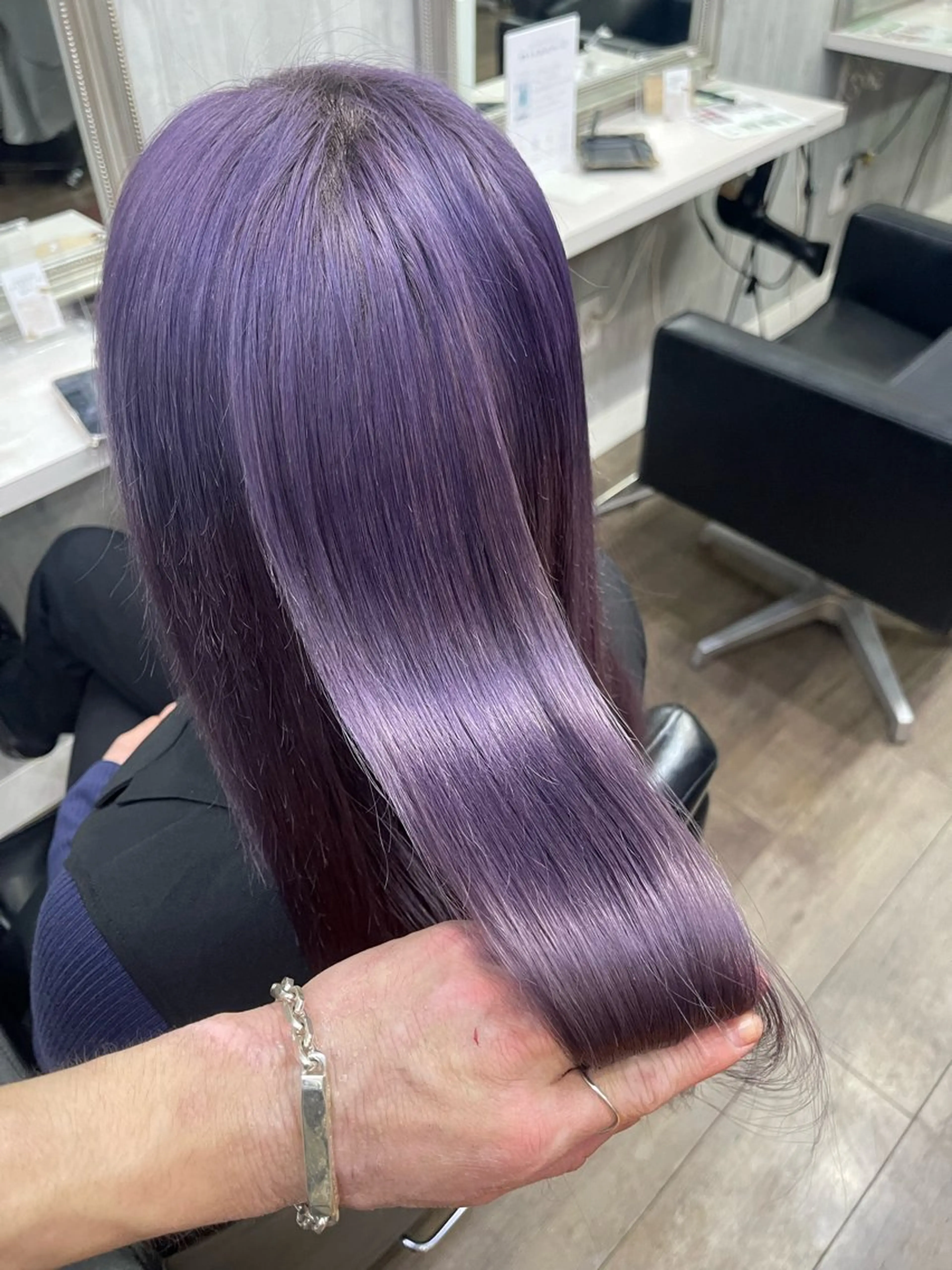 セミロング ヘアカラー トリートメント ✨池袋ブリーチ特化 Hibiki✨のヘアスタイル