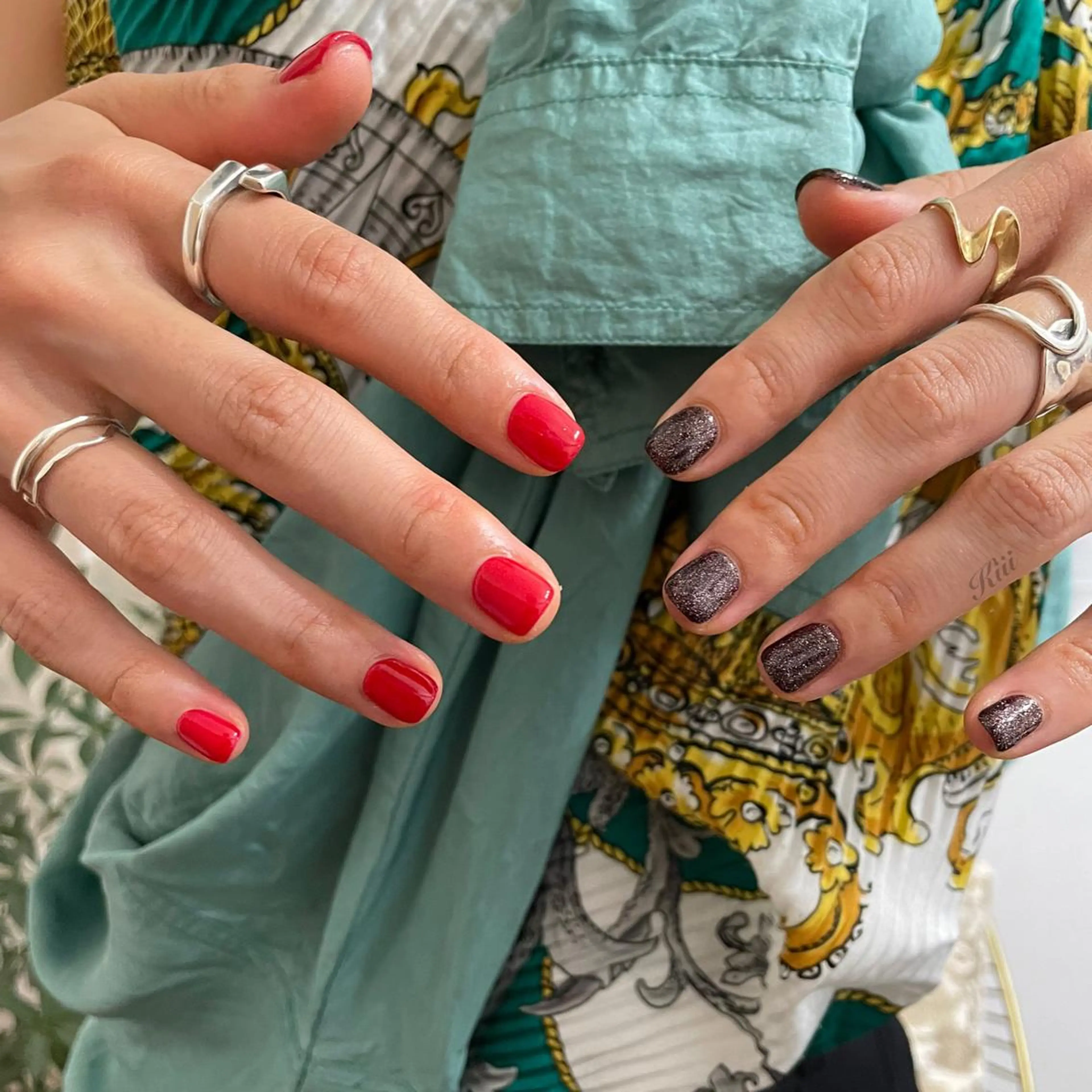 ネイル ラメ(グリッター) シンプルネイル ハンドネイル フットネイル kiii.__ ✴︎*のネイルデザイン