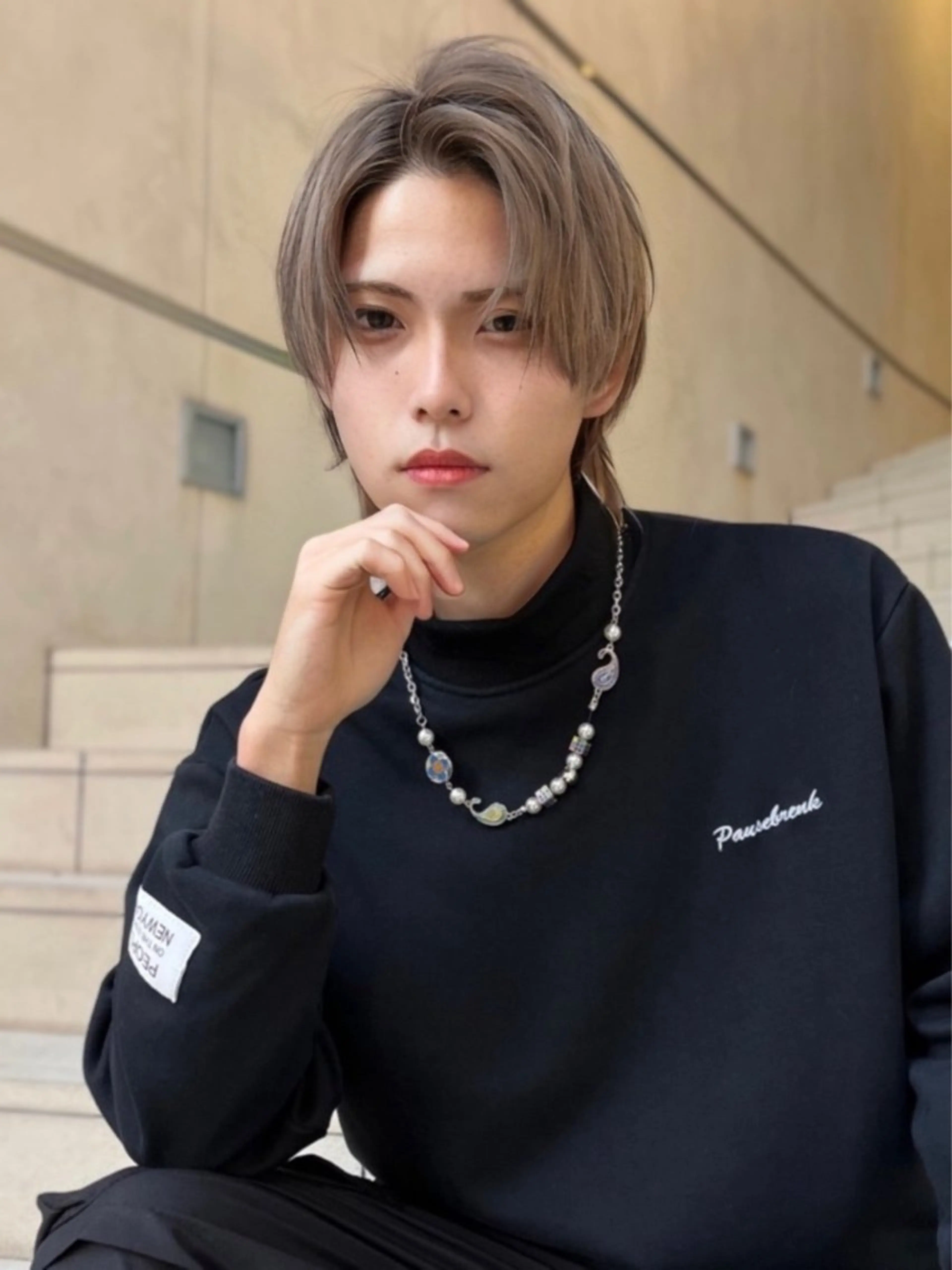 ミディアム メンズ メンズブリーチ センターパート メンズウルフカット ウルフカット イナオカ ダイスケのヘアスタイル