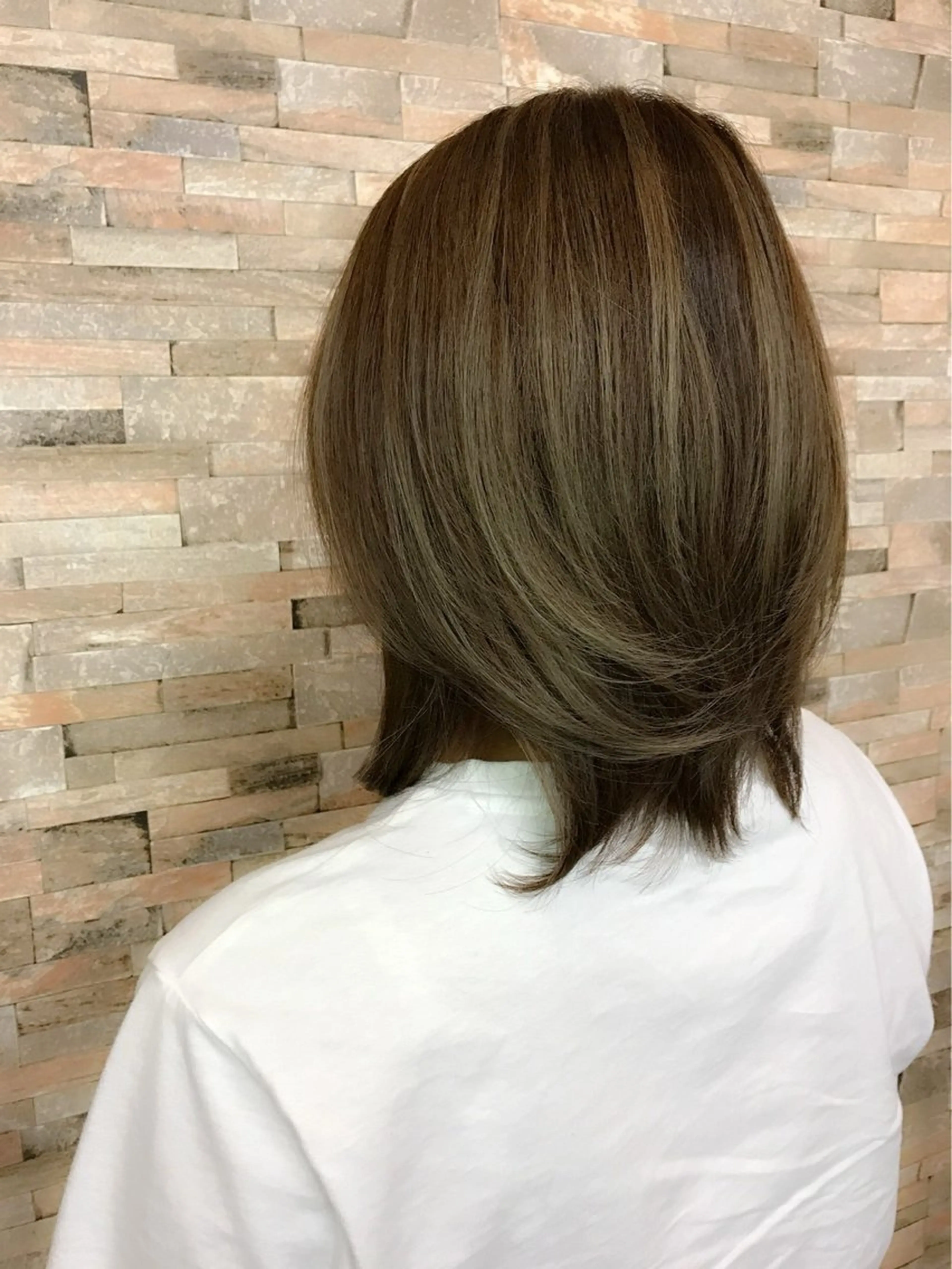 カラー TERUYA shionのヘアスタイル