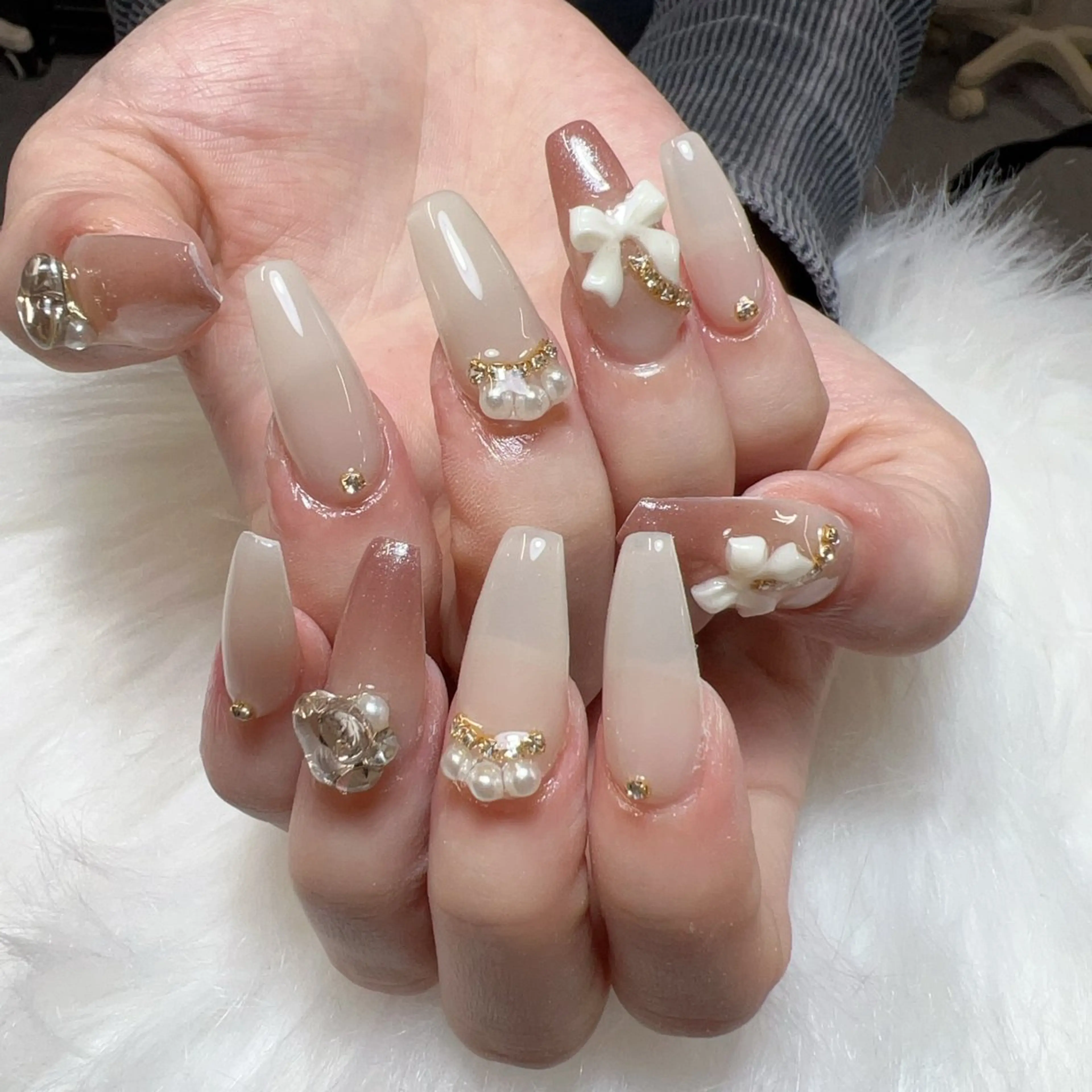 ネイル ハンドネイル 🦢Ella💌 長さだし専門店☁️のネイルデザイン