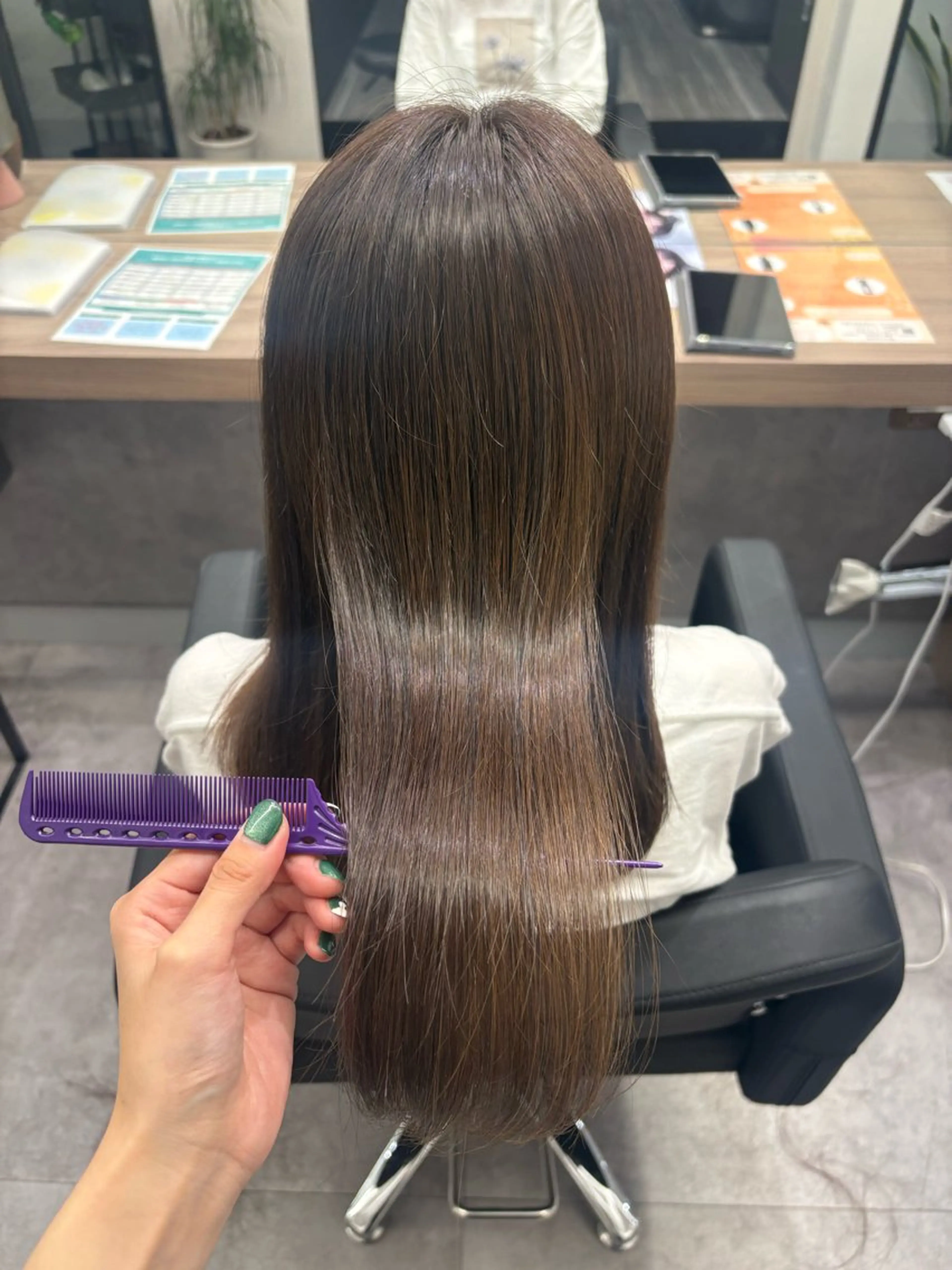 ロング カット 縮毛矯正 COCO .のヘアスタイル