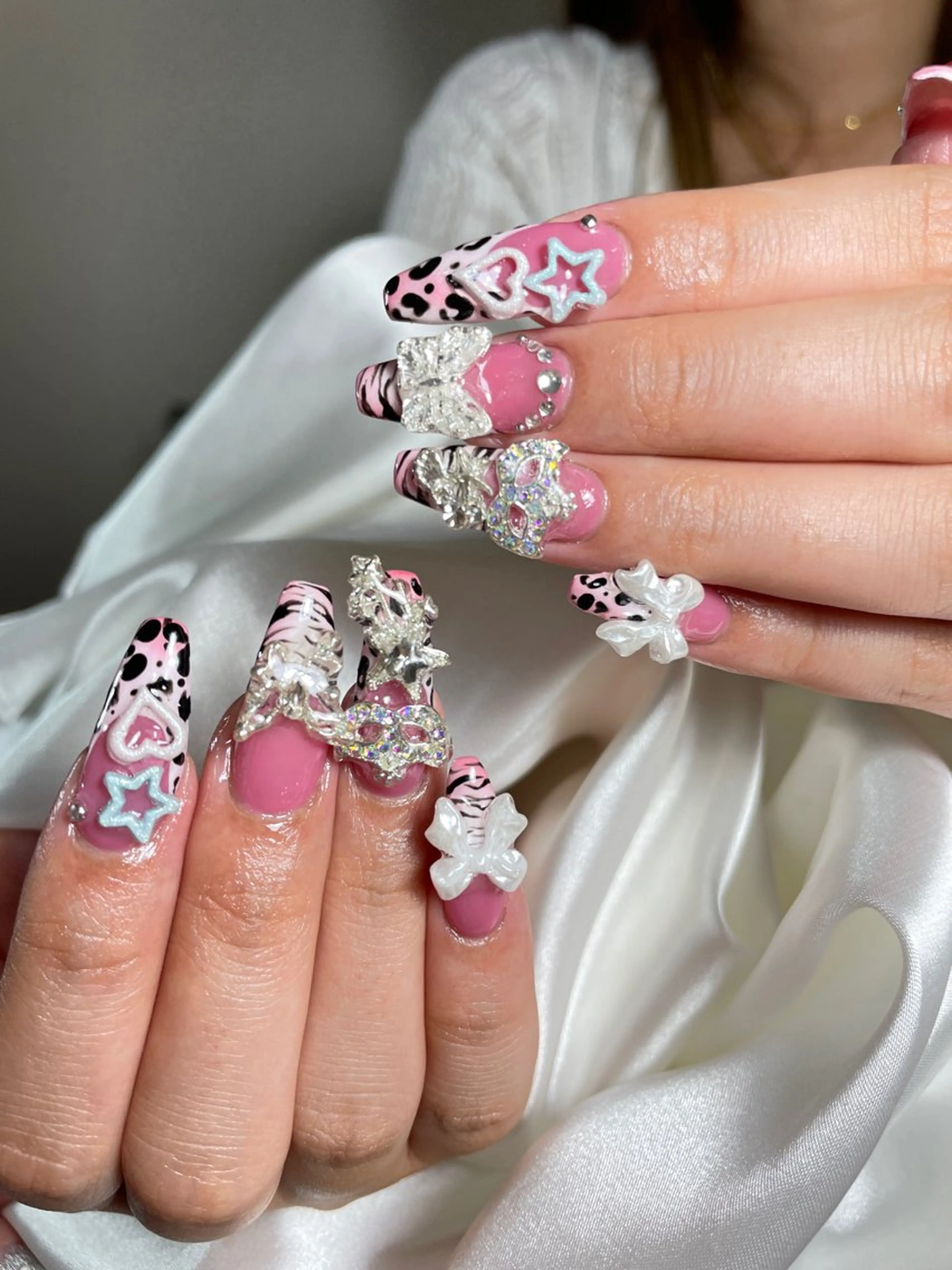 ネイル ブラウン チークネイル 桜ネイル 長さ出し フットネイル ハンドネイル XIINH NAIL SALONのネイルデザイン