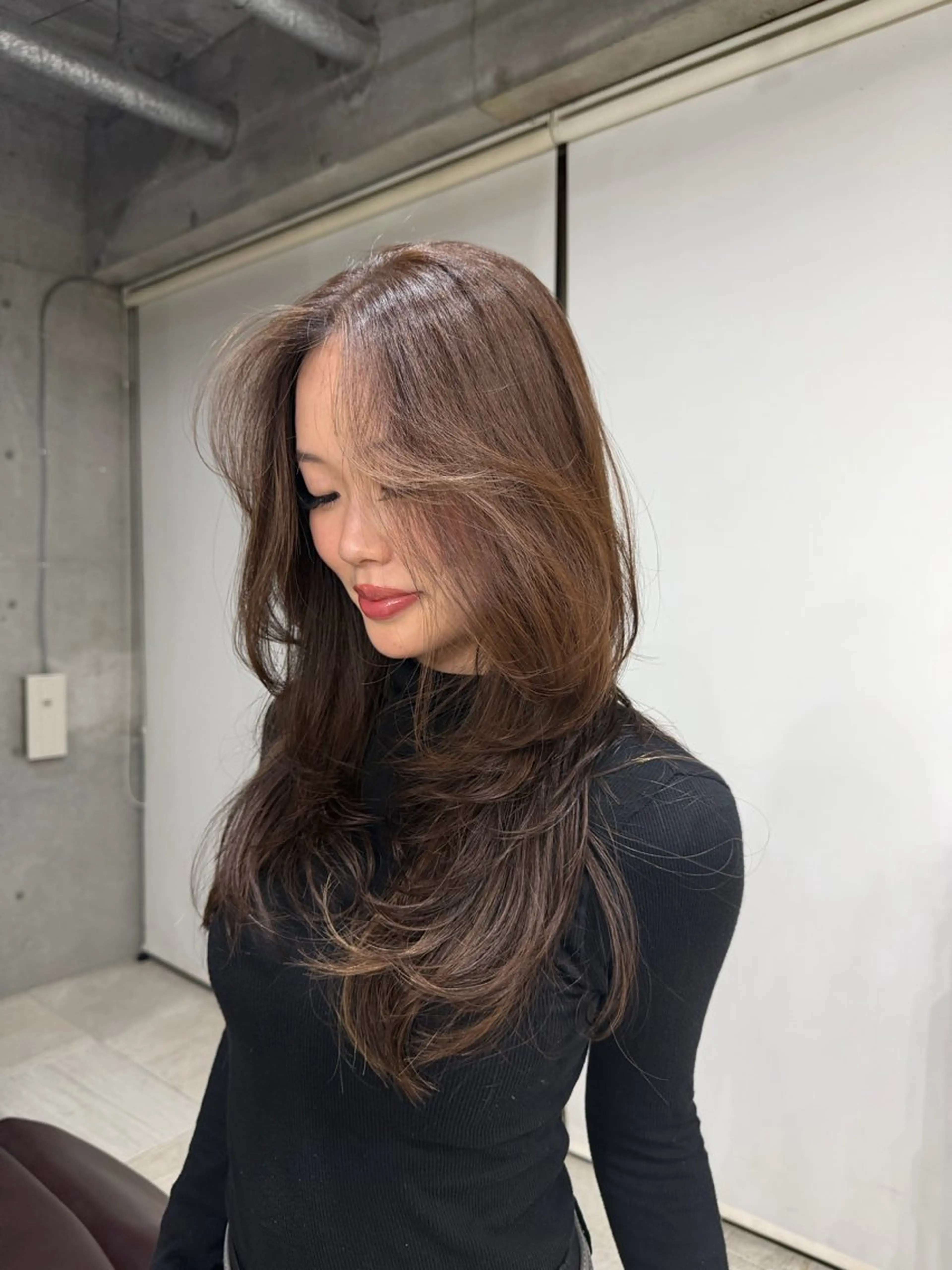 ロング 顔周りカット AOI 　ヘアカラ ー / ブリーチのヘアスタイル