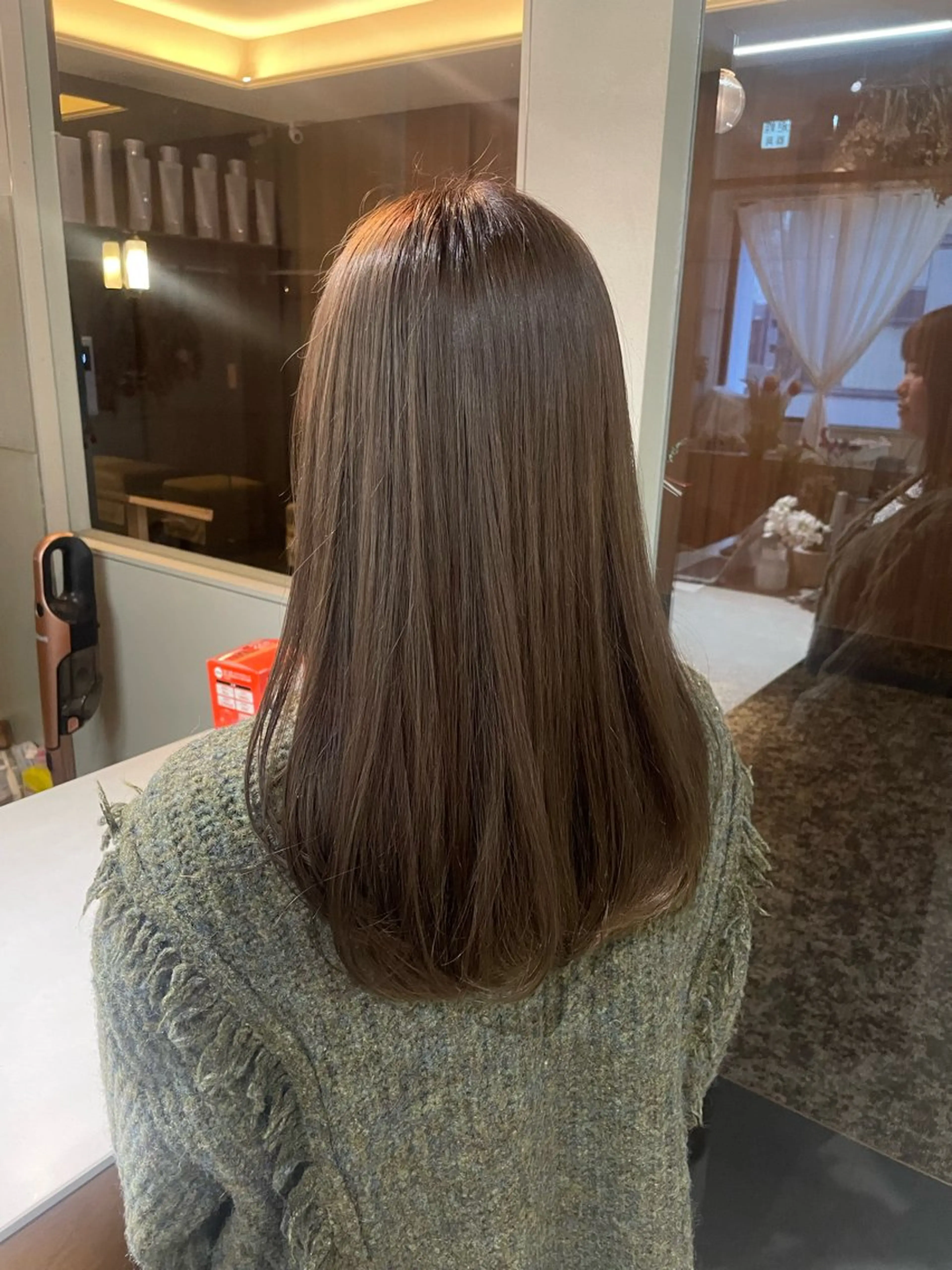 セミロング カラー 山下 悠月のヘアスタイル