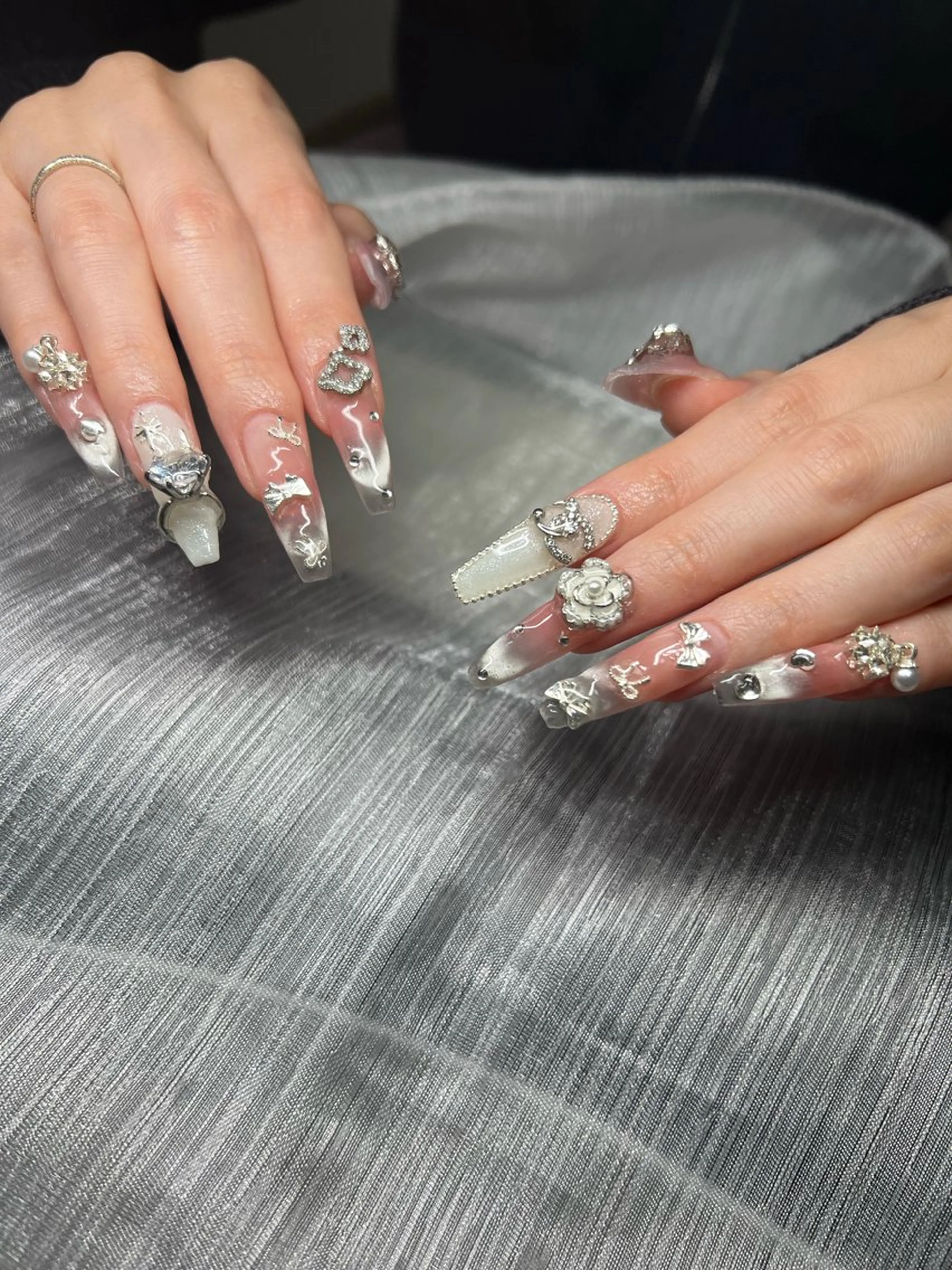 ネイル オーロラネイル チークネイル 長さ出し フットネイル フレンチネイル ハンドネイル Lee Nailsのネイルデザイン