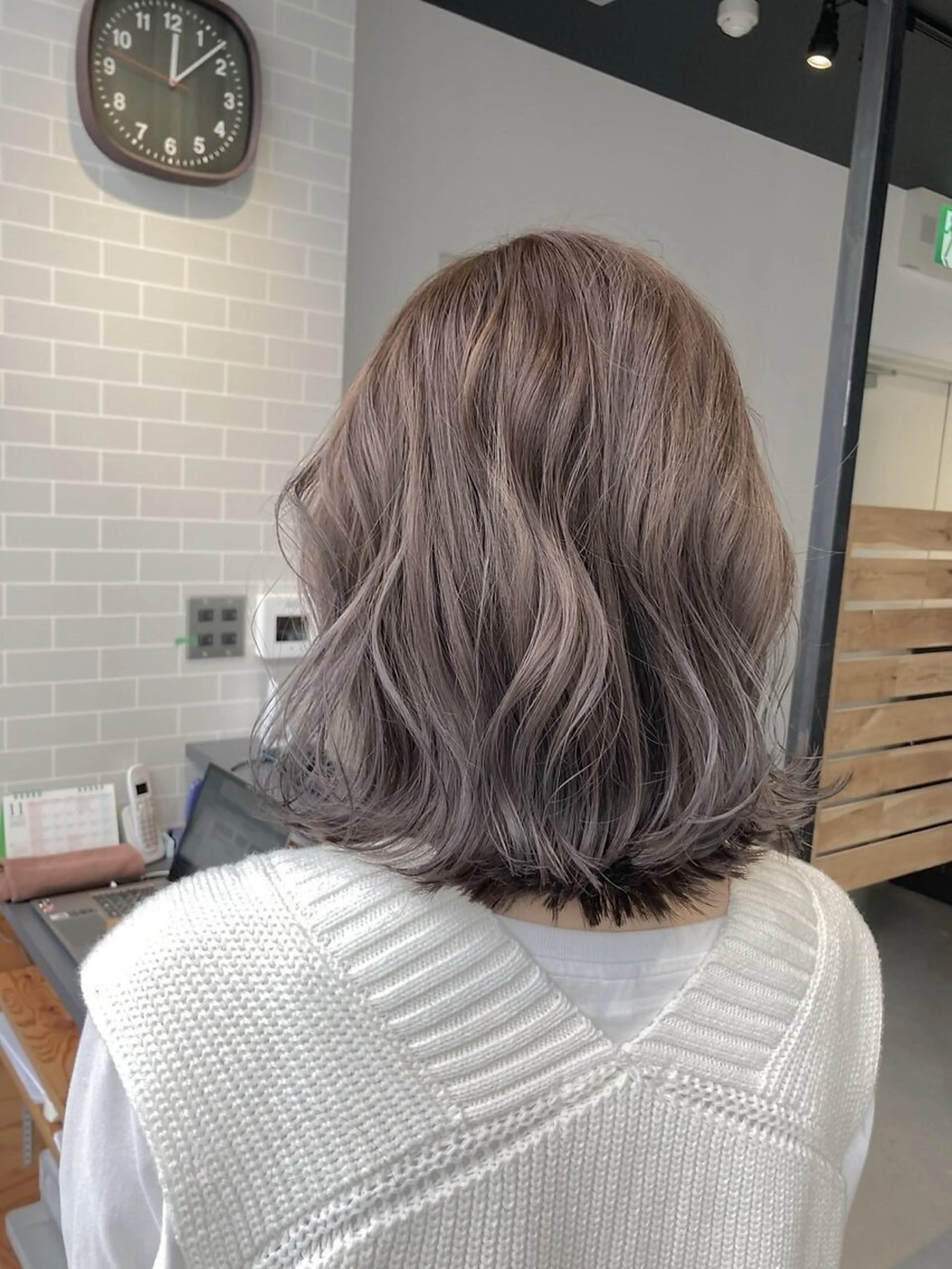 ミディアム ボブ 顔周りカット 髪質改善 レイヤーカット 小顔カット RISE SWELL 江坂momoneのヘアスタイル