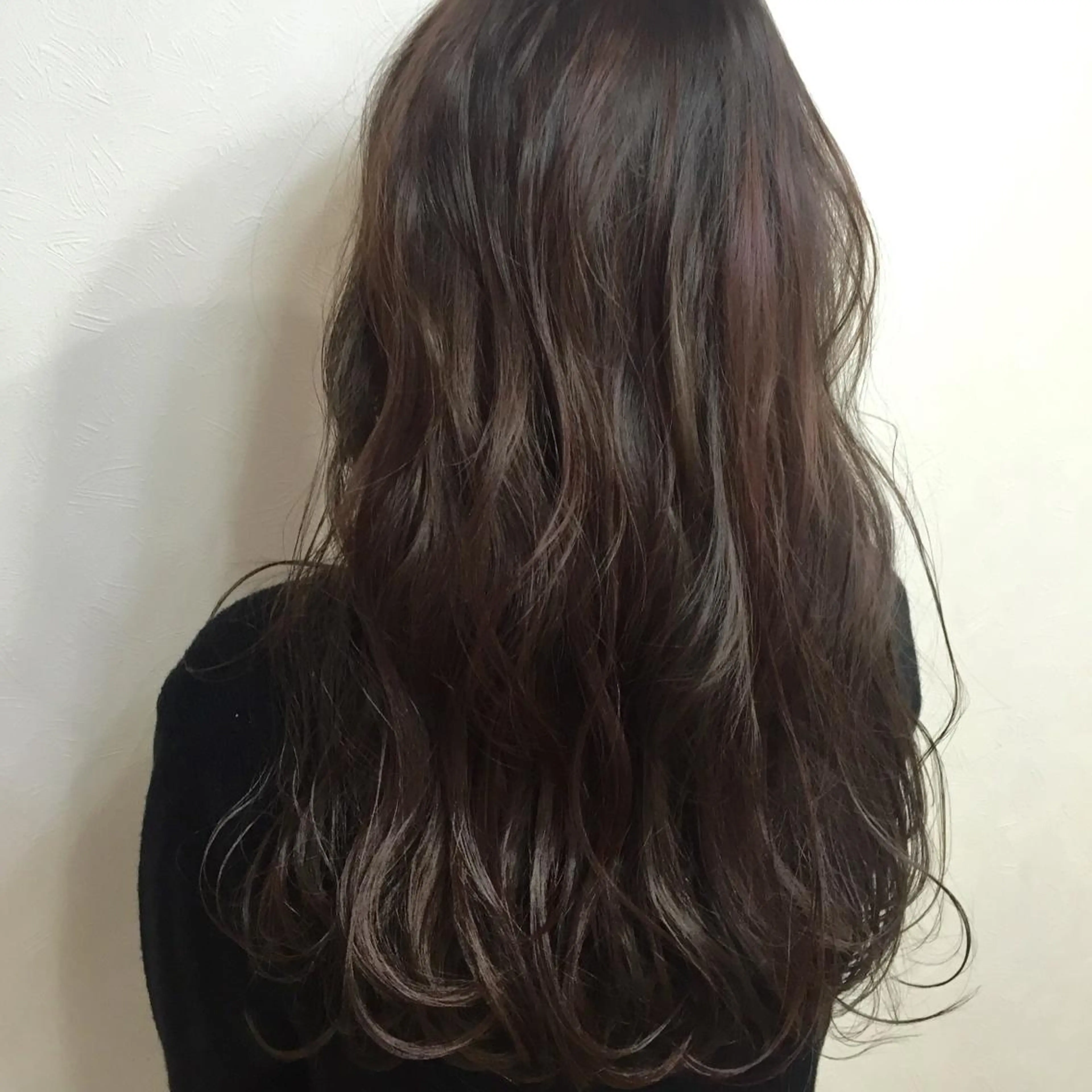 ロング カラー アッシュ ハイライトカラー ピンクカラー ハイライト 岩田 萌那のヘアスタイル