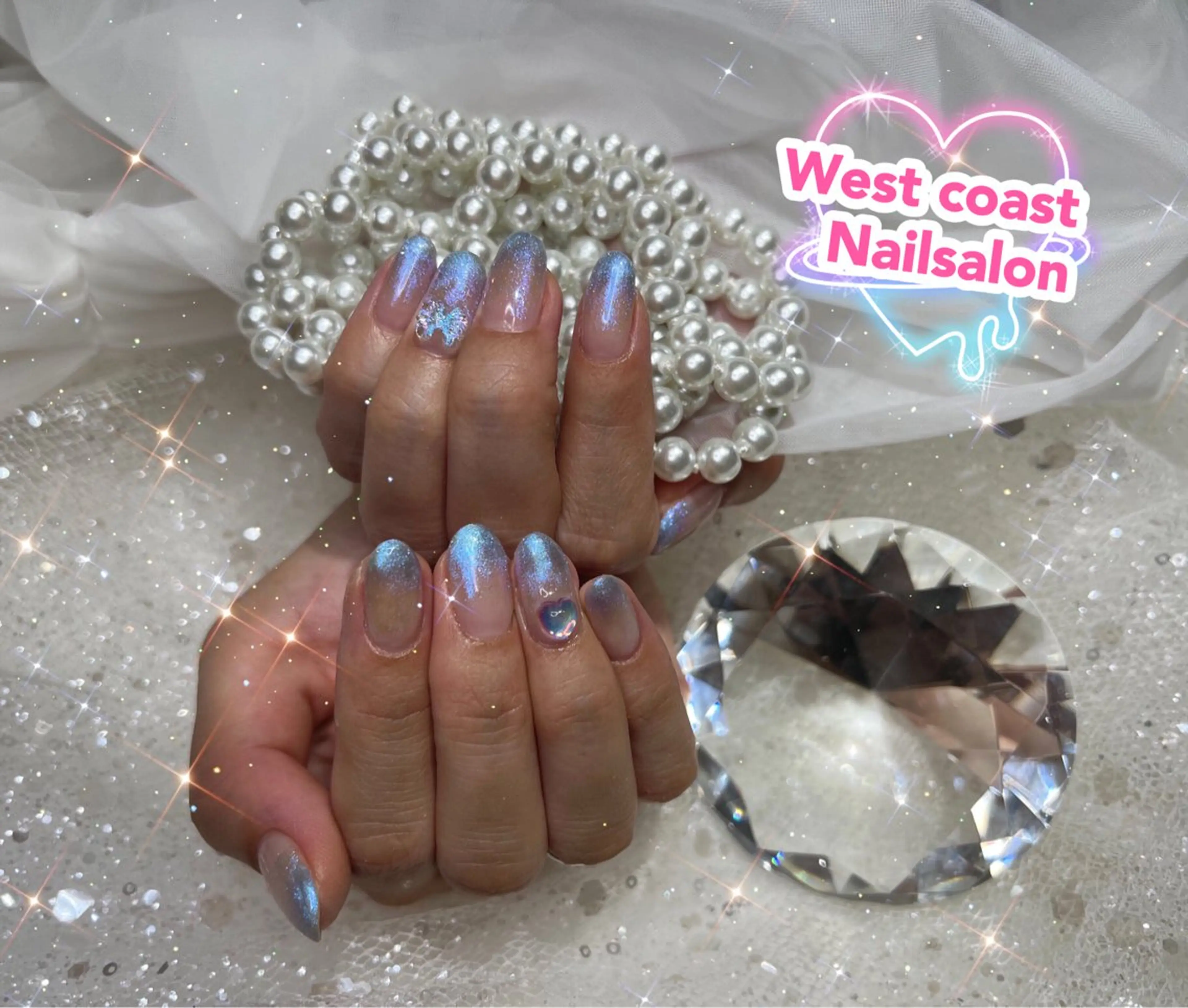 ネイル フラッシュネイル ゴールド グラデーション キラキラネイル 韓国ネイル リボン、ガーリー パーツ放題専門店のネイルデザイン