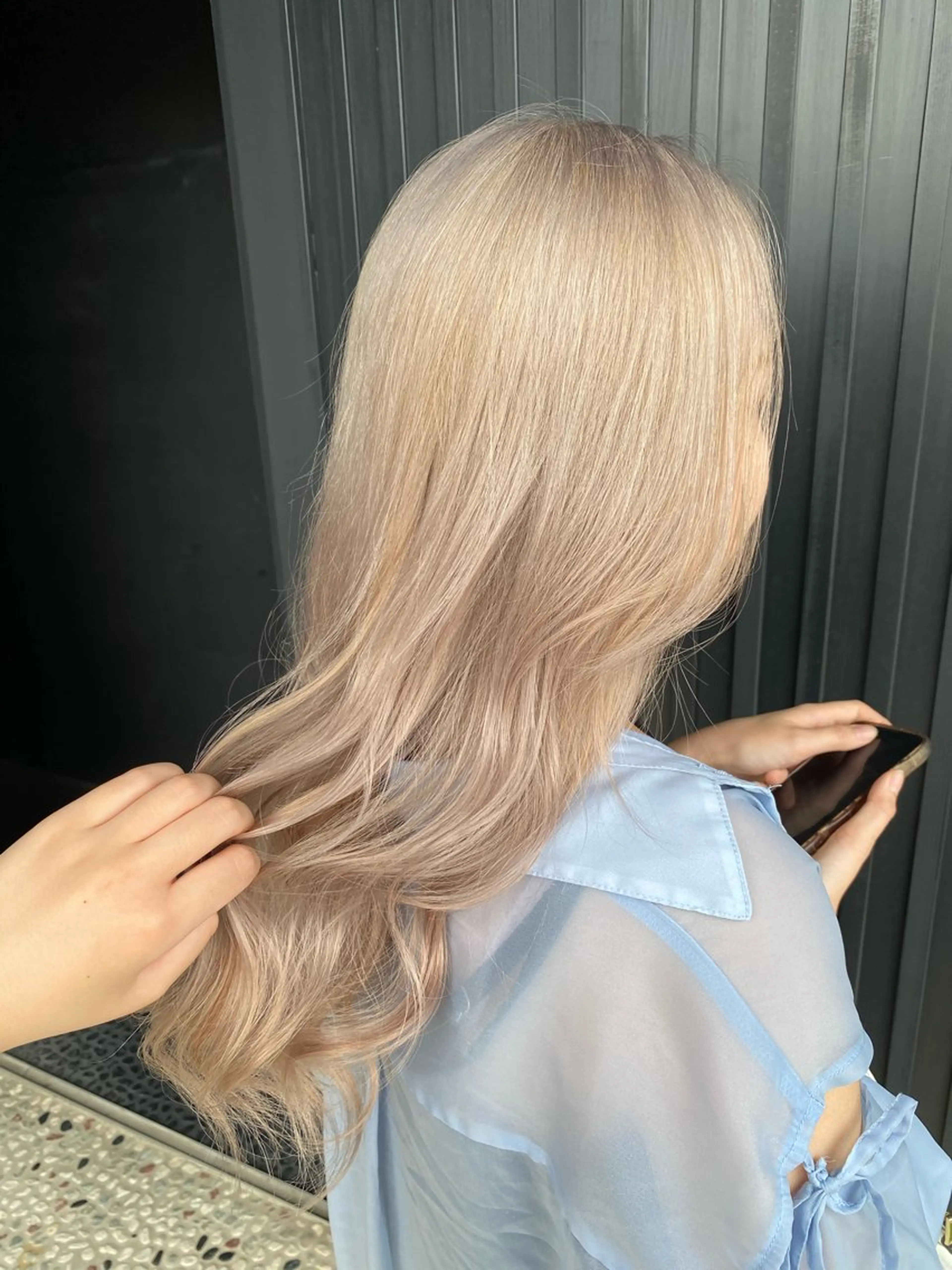 カラー ベージュカラー ブリーチ ミルクティーベージュ ホワイトミルクティーベージュ ヘアカラー BIANCA伊勢崎 mayaのヘアスタイル