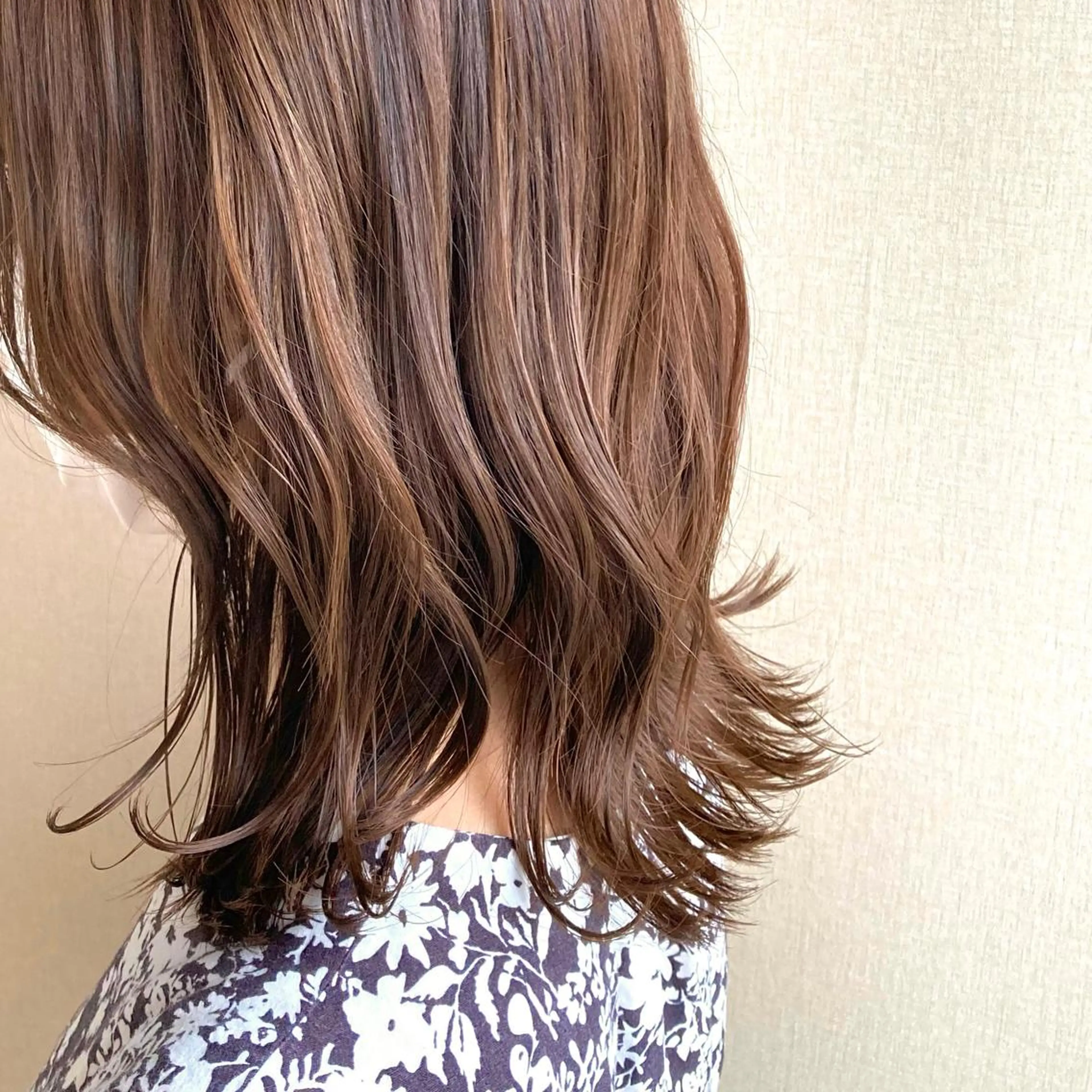 ミディアム カラー ベージュカラー 砂川朱音⌇鶴見区横堤 ⌇抜け感ヘア⌇韓国風のヘアスタイル