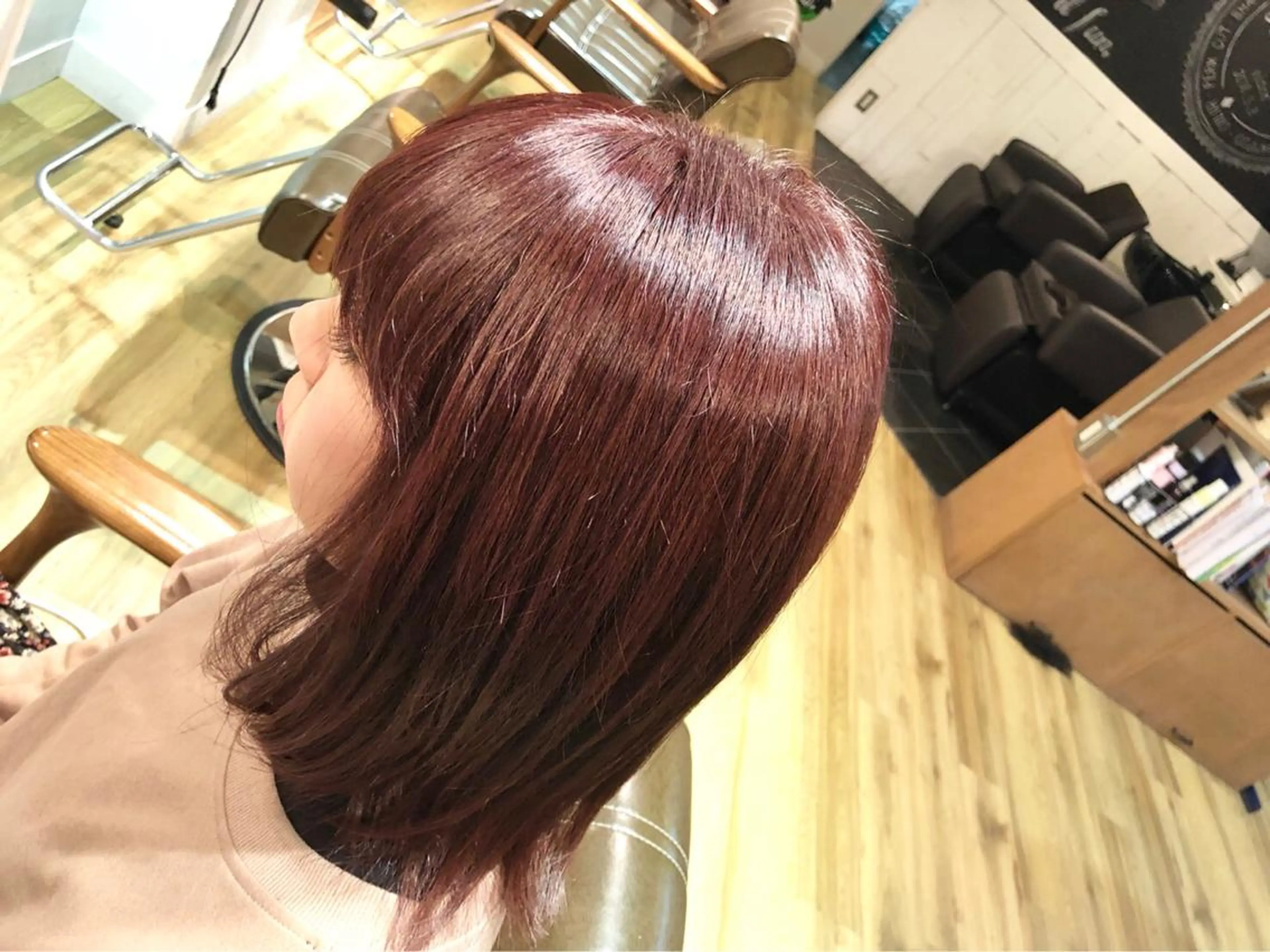 ミディアム カラー ピンクカラー ツキダテ ユイのヘアスタイル