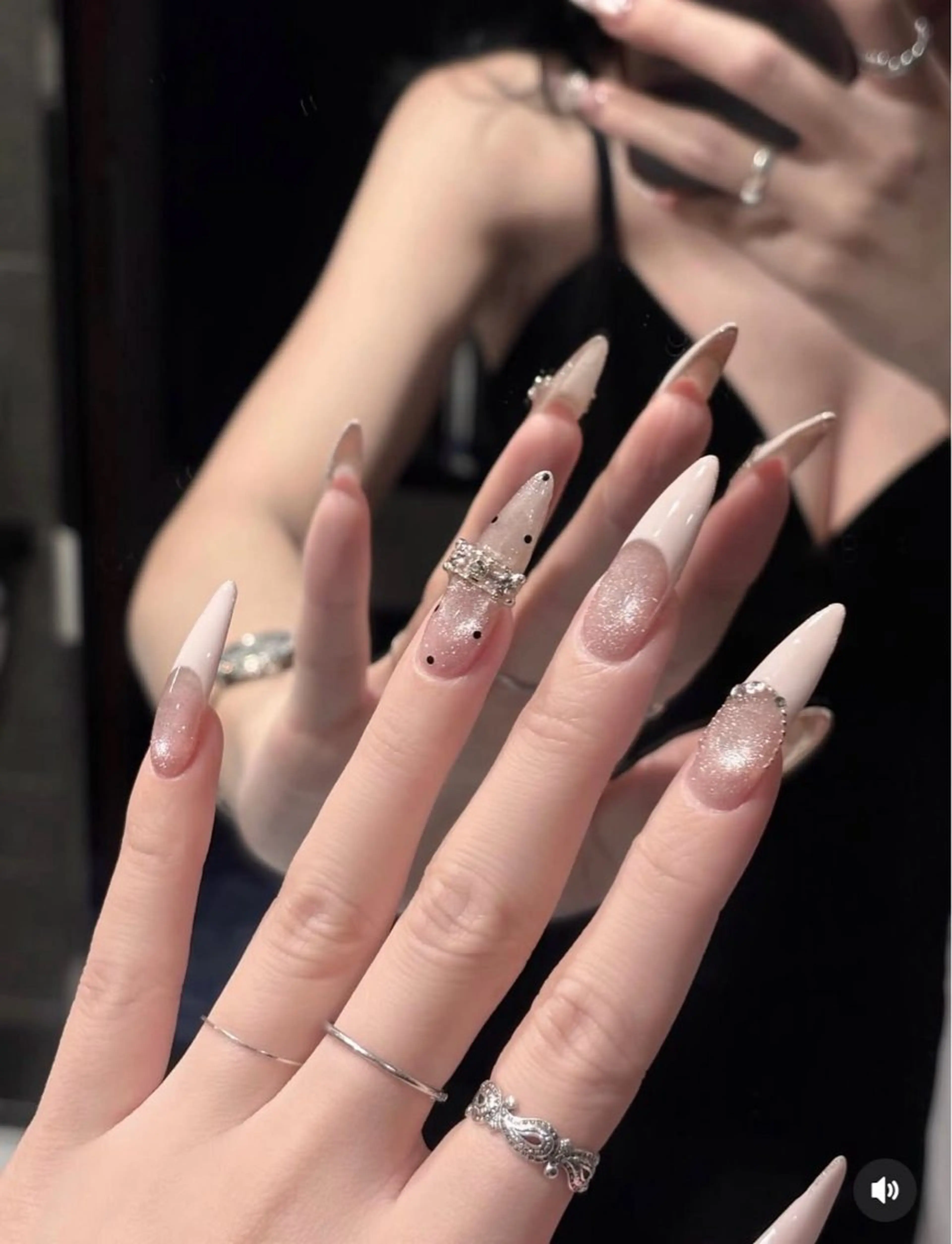 ネイル フレンチネイル キラキラネイル 韓国ネイル シンプルネイル ワンホンネイル ハンドネイル MEI Nailのネイルデザイン