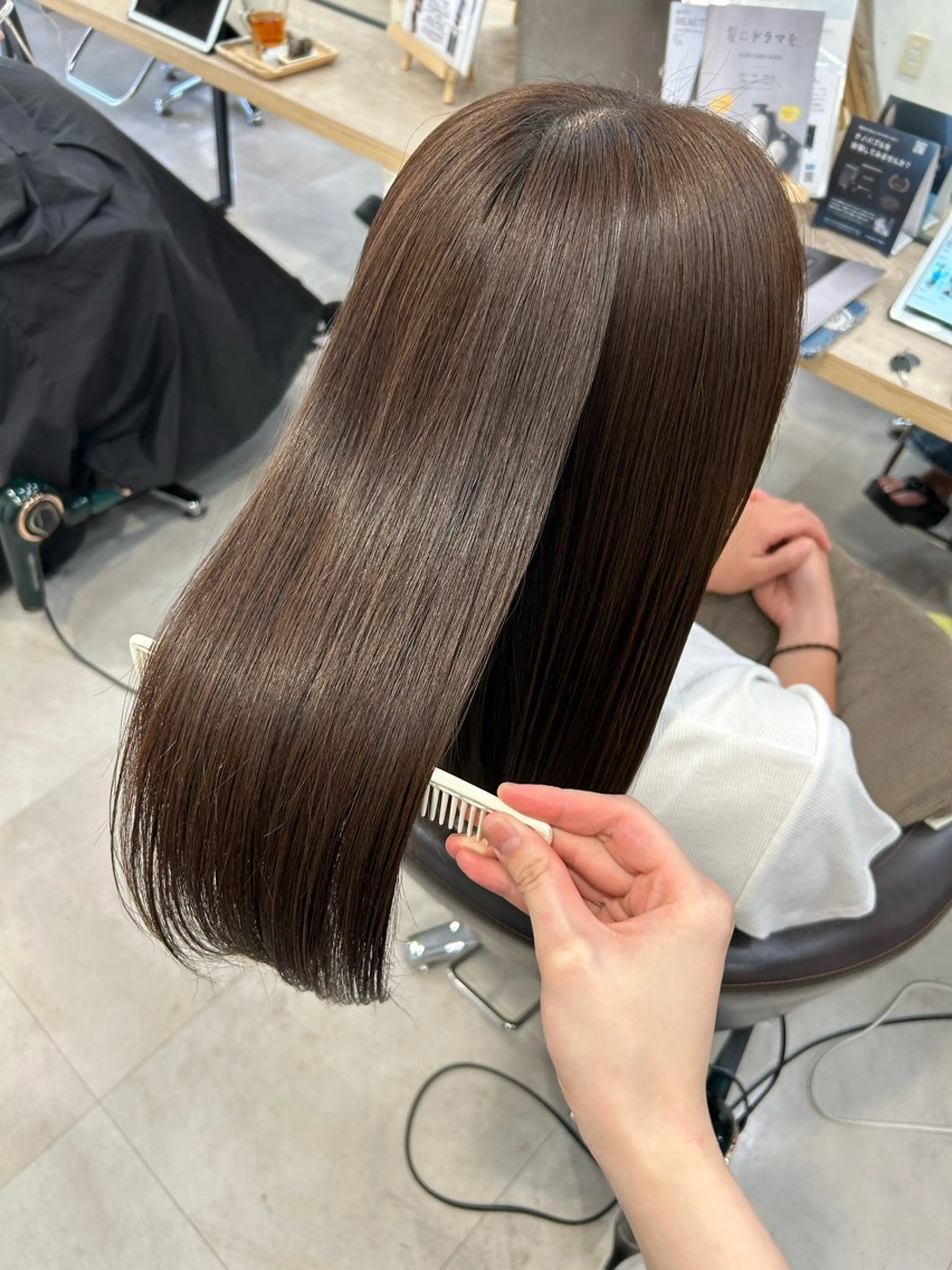 セミロング ヘアカラー 光を纏うツヤ感ロング Natsuki🤍のヘアスタイル