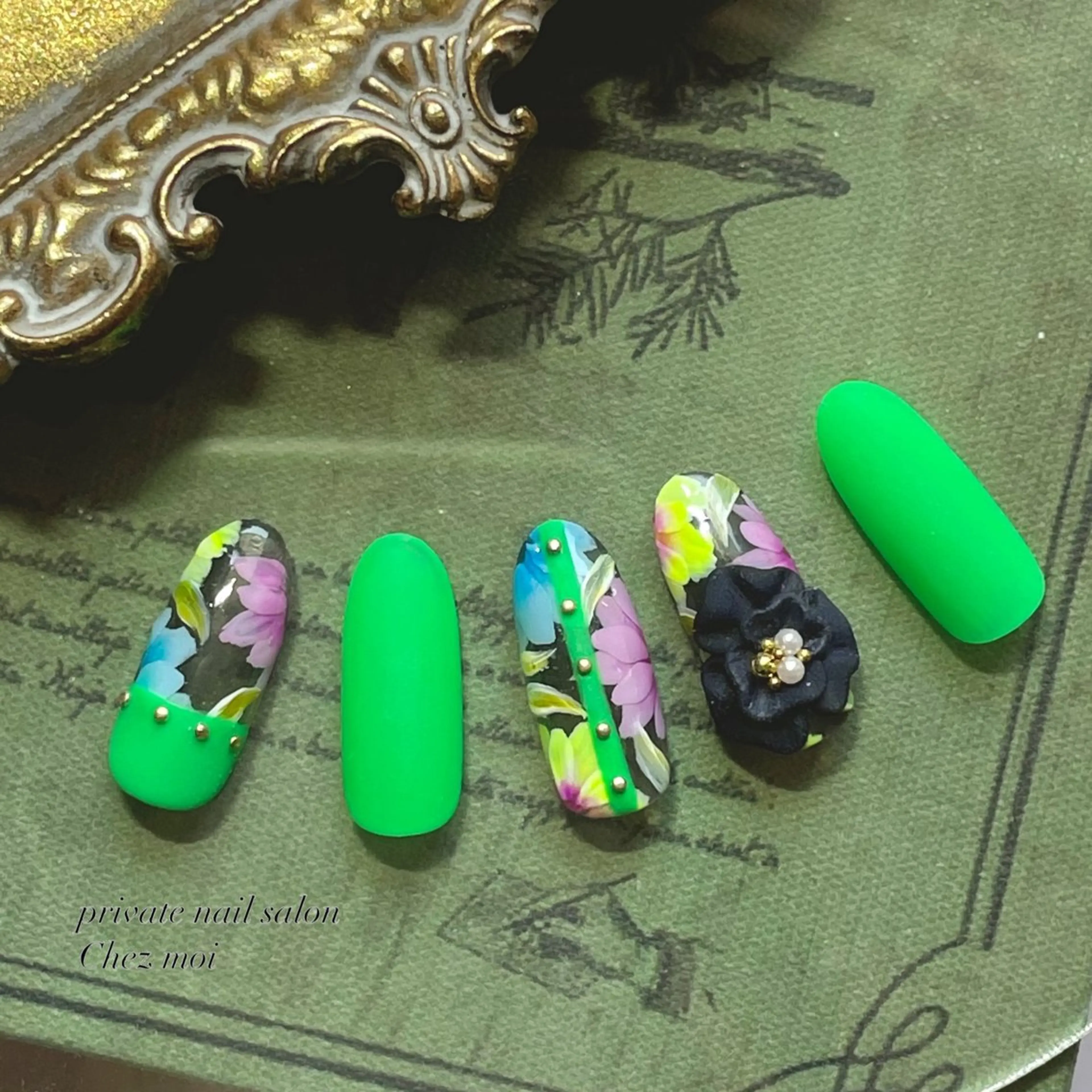 ネイル KOMINE TOMOKOのネイルデザイン