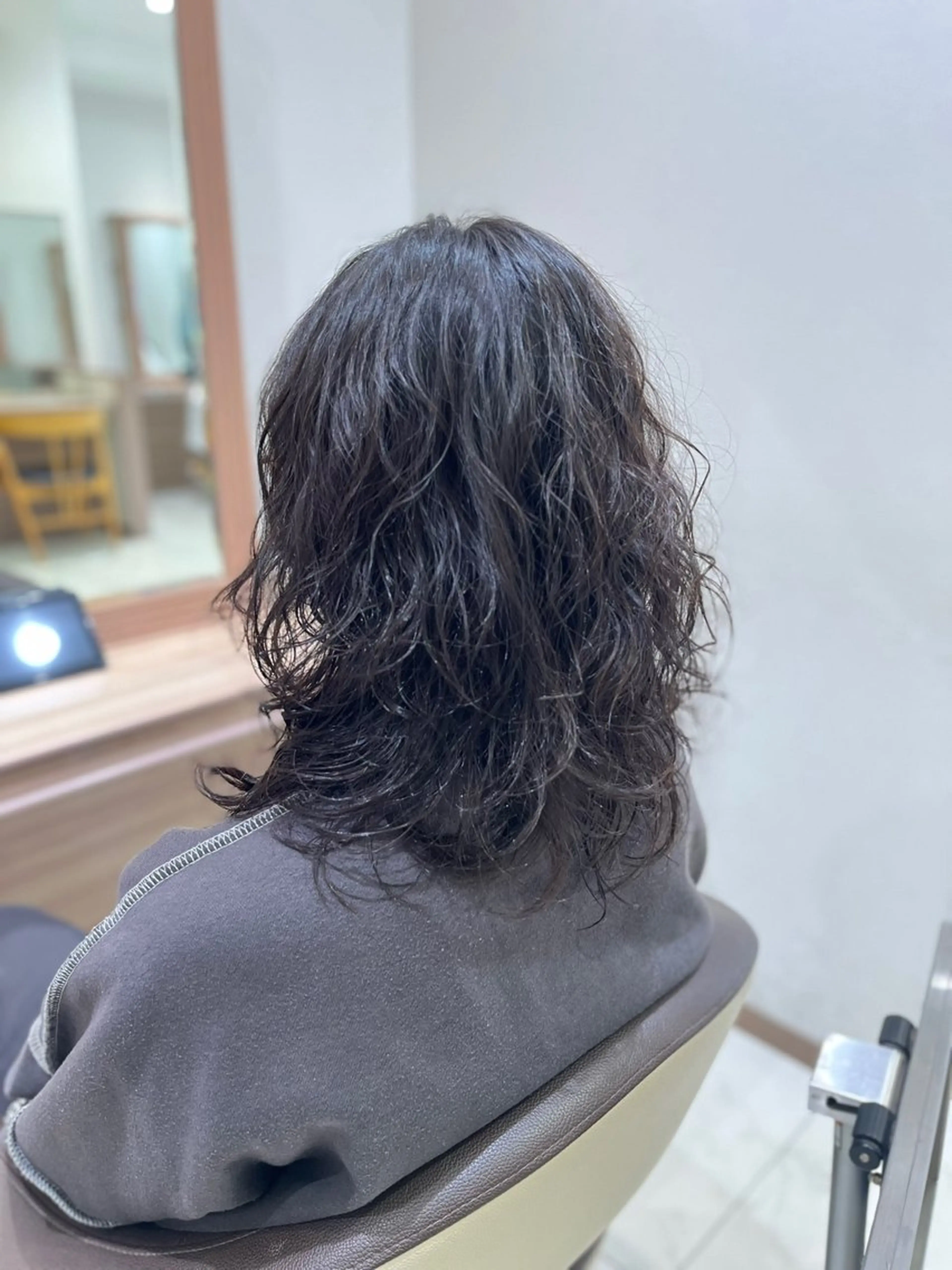 セミロング パーマ セミロングパーマ レイヤーカット 【メンズパーマ✨️ 髪質改善矯正】岩城のヘアスタイル