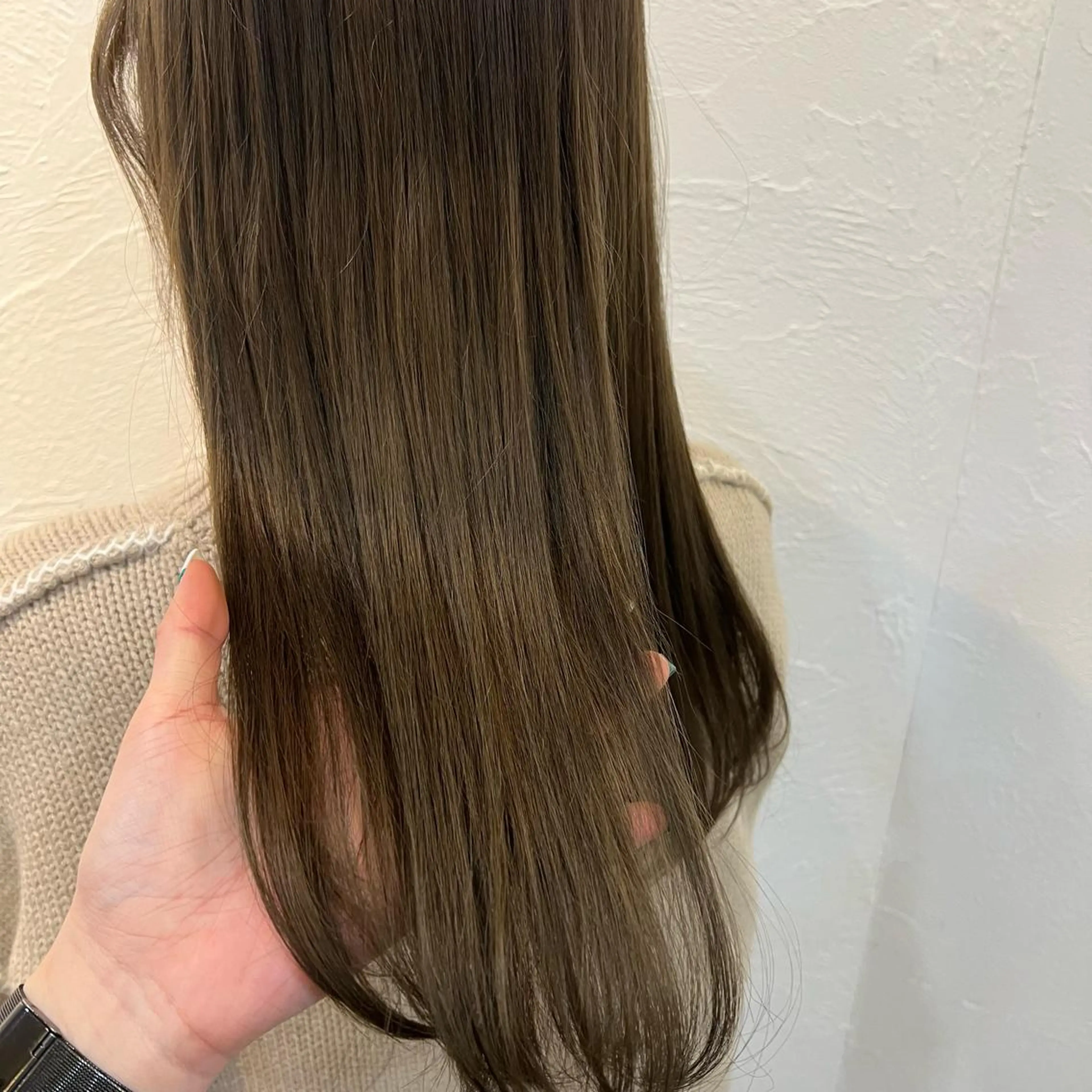 セミロング mia over hairのヘアスタイル