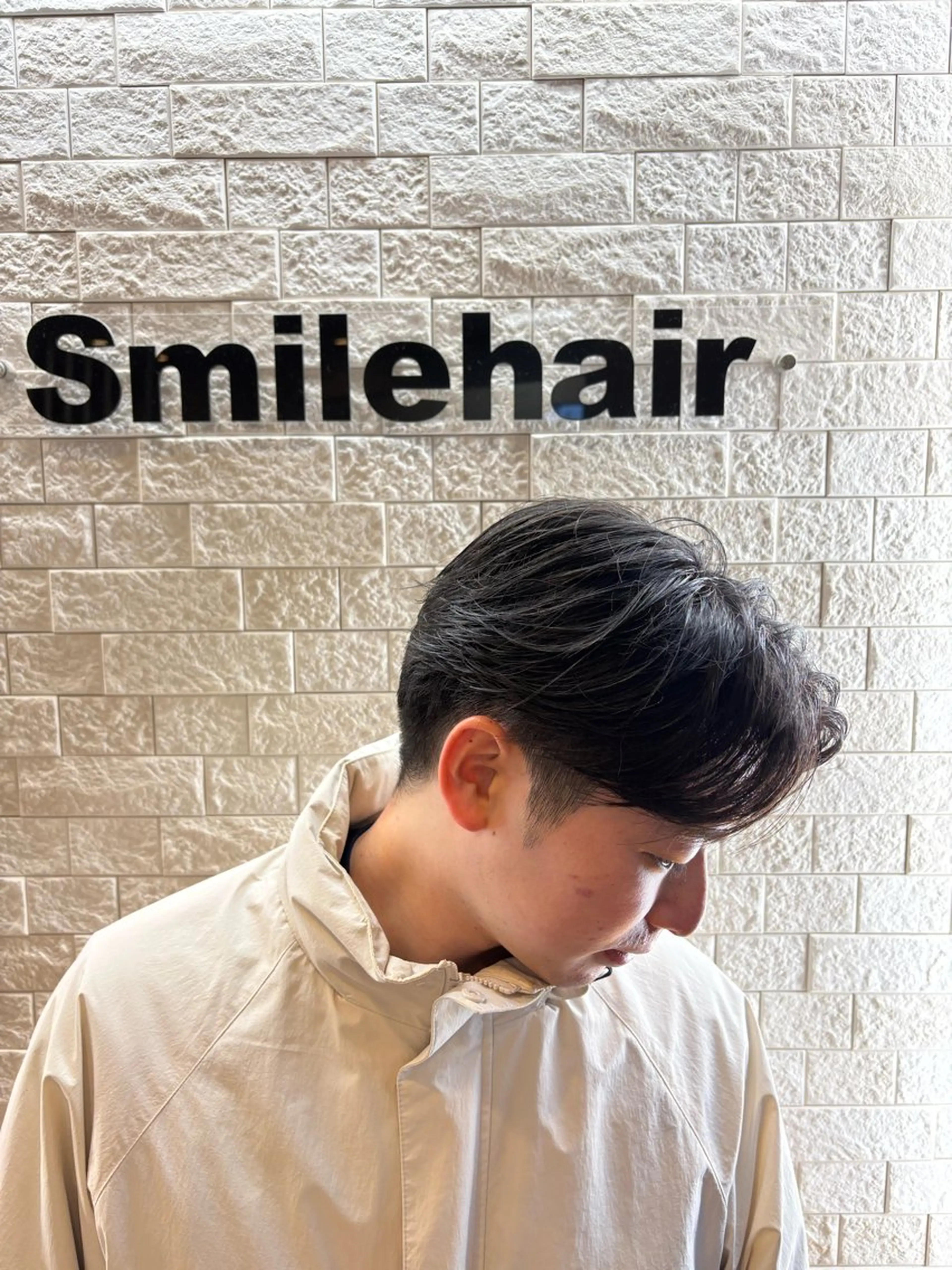 ミディアム メンズ センターパート カット パーマ メンズカットNo,1 小池 魔裟斗のヘアスタイル