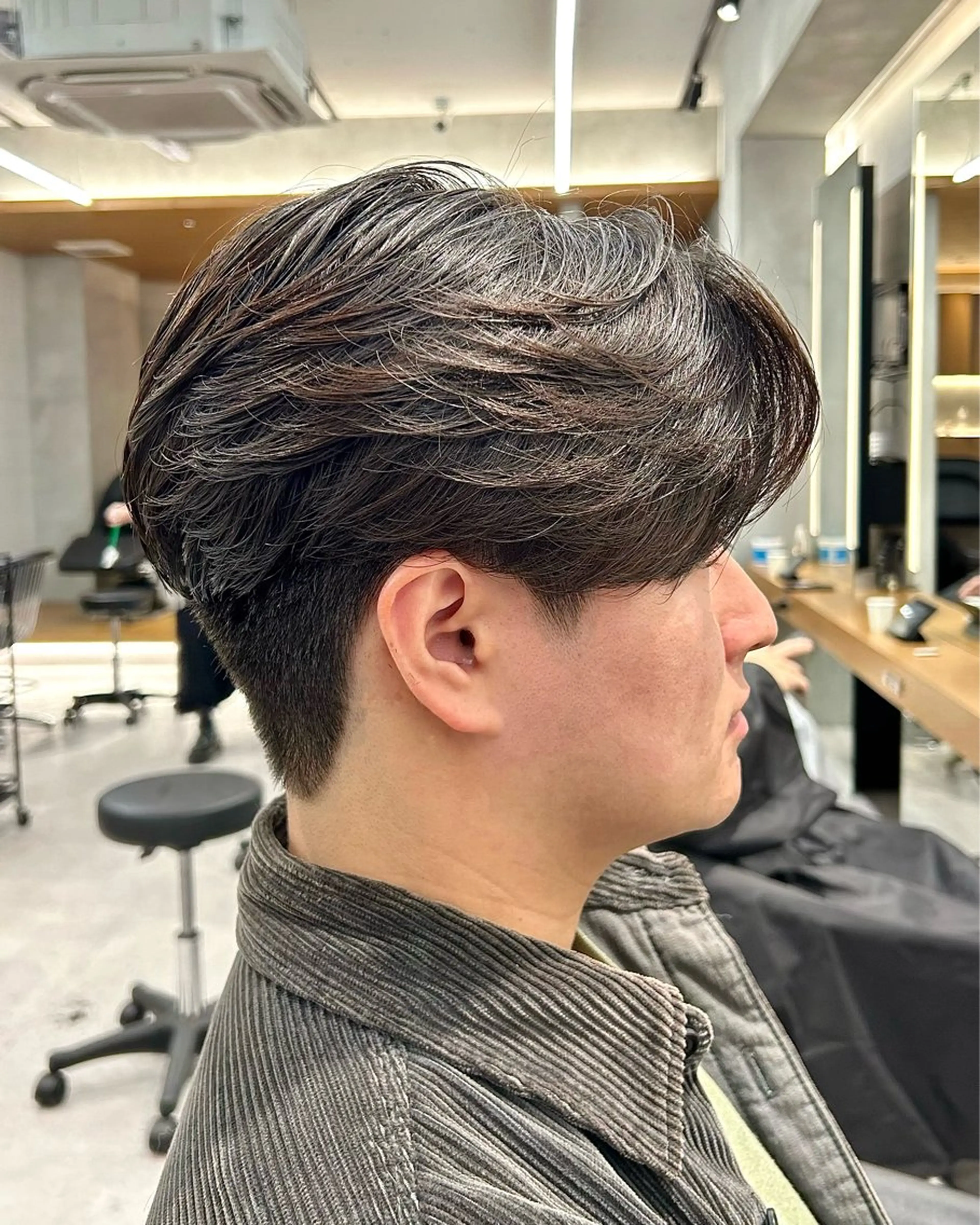 パーマ メンズ カット パーマ ヘアセット 圧倒的 毛流れ センターパートのヘアスタイル