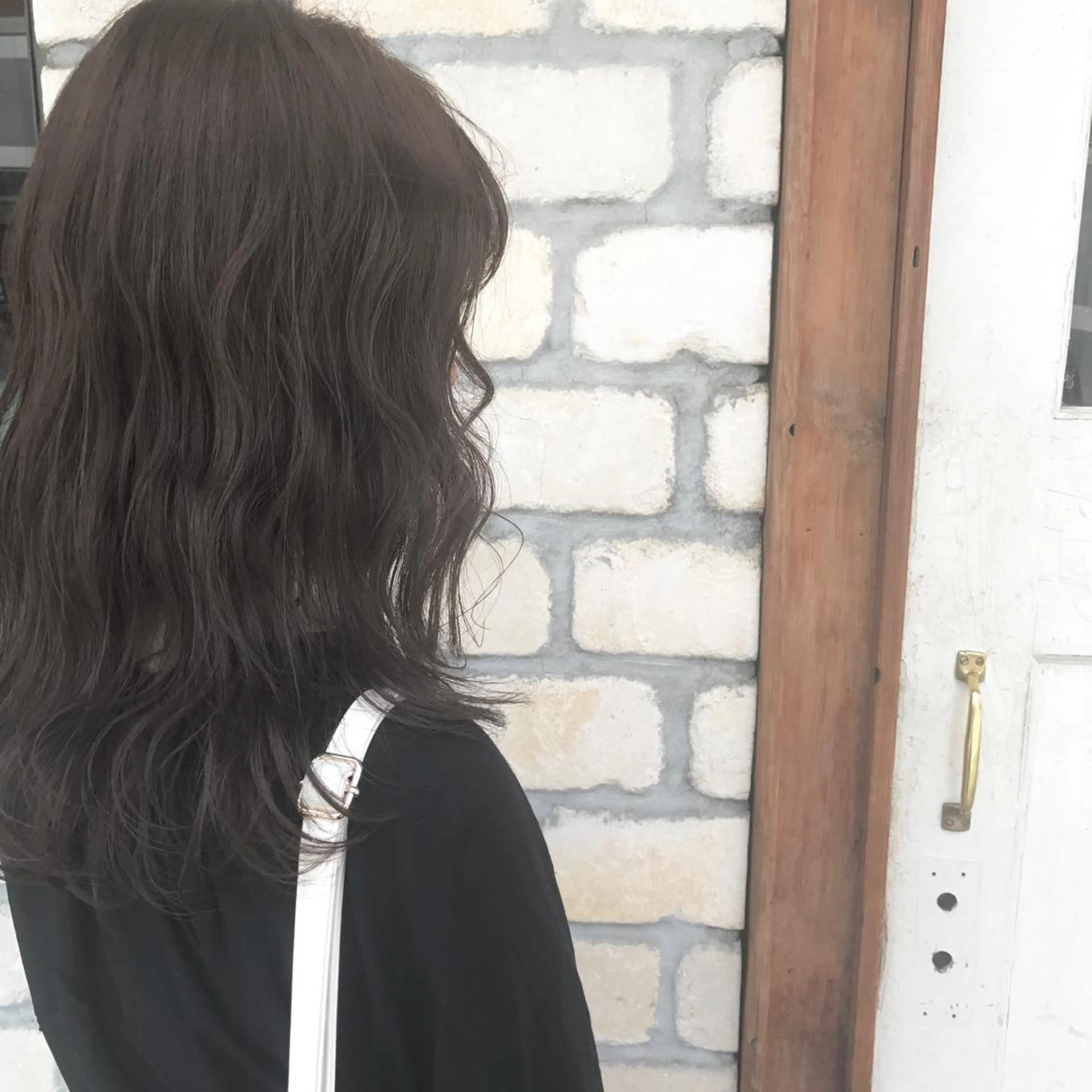 ロング アッシュ 横山 莉奈のヘアスタイル