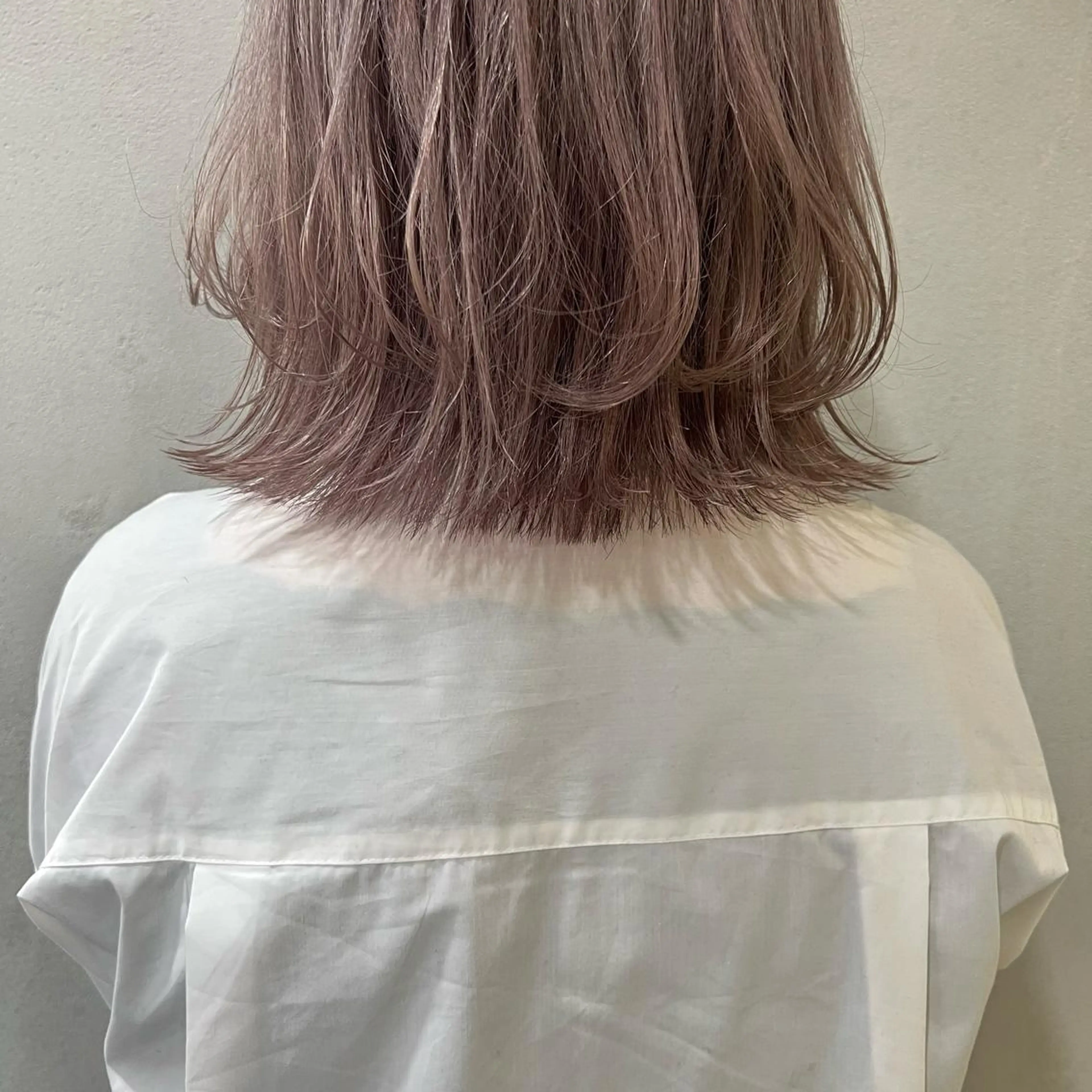 ショート カラー ブリーチ ピンクカラー ホワイトピンク レイヤーカット ボブ/マンツーマン ミヒラケイタのヘアスタイル