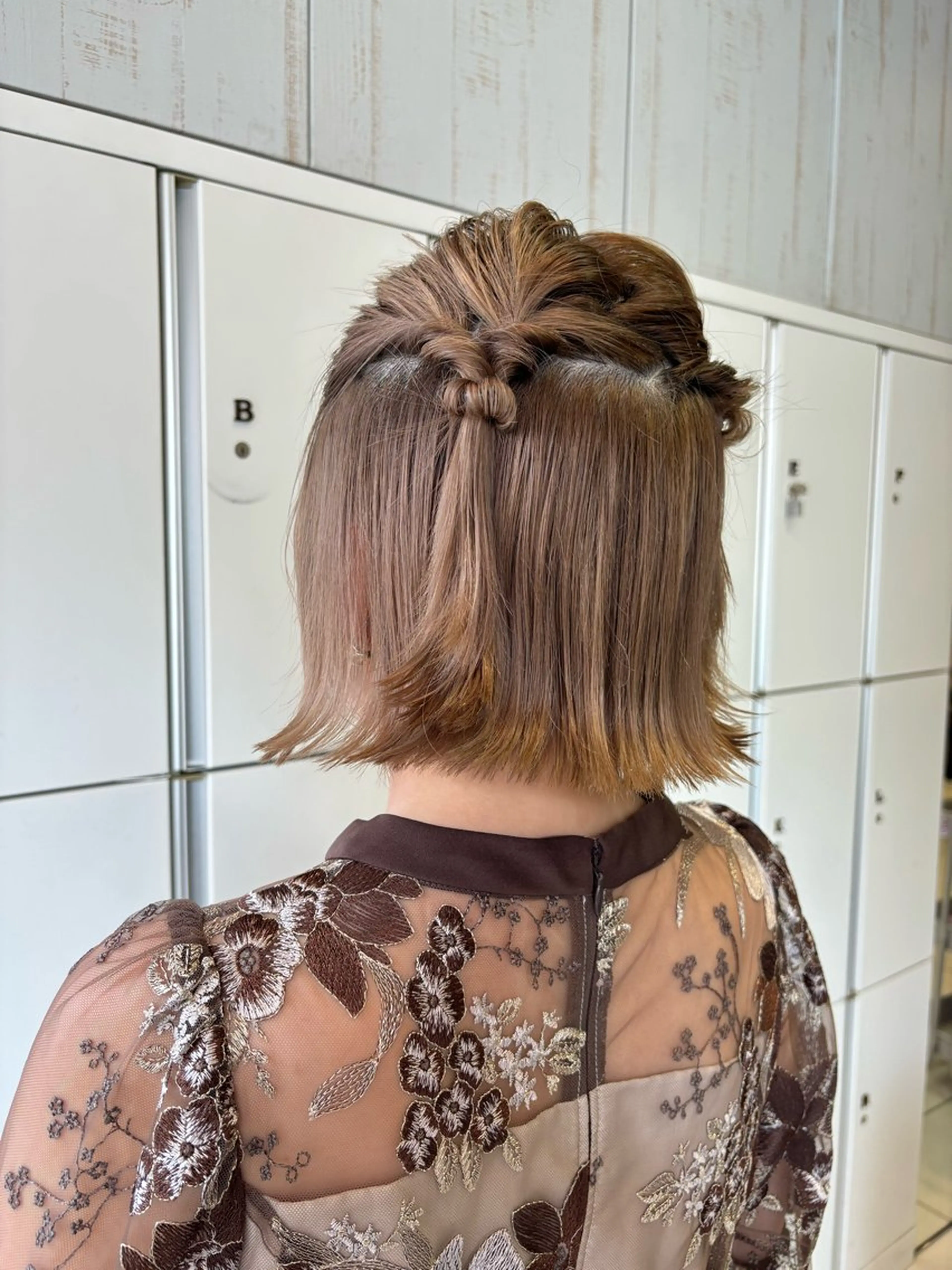 ミディアム カラー ベージュカラー ヘアカラー ボブカット/アレンジ /さきのヘアスタイル