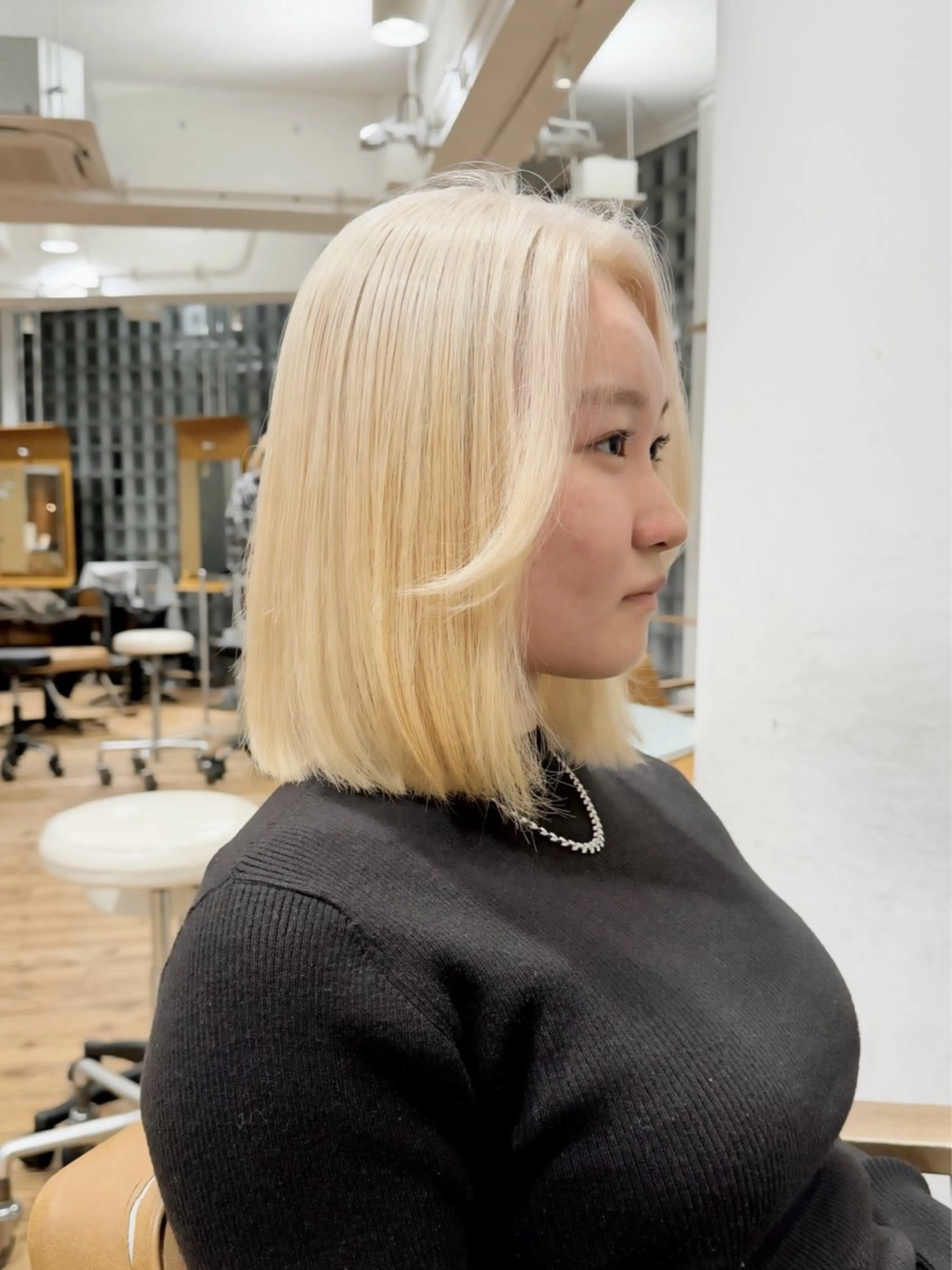 ミディアム カラー ブリーチ ブロンド ダブルカラー ホワイトブロンド カット ヘアカラー カズヤ/垢抜けヘア/ 顔周り/ボブのヘアスタイル