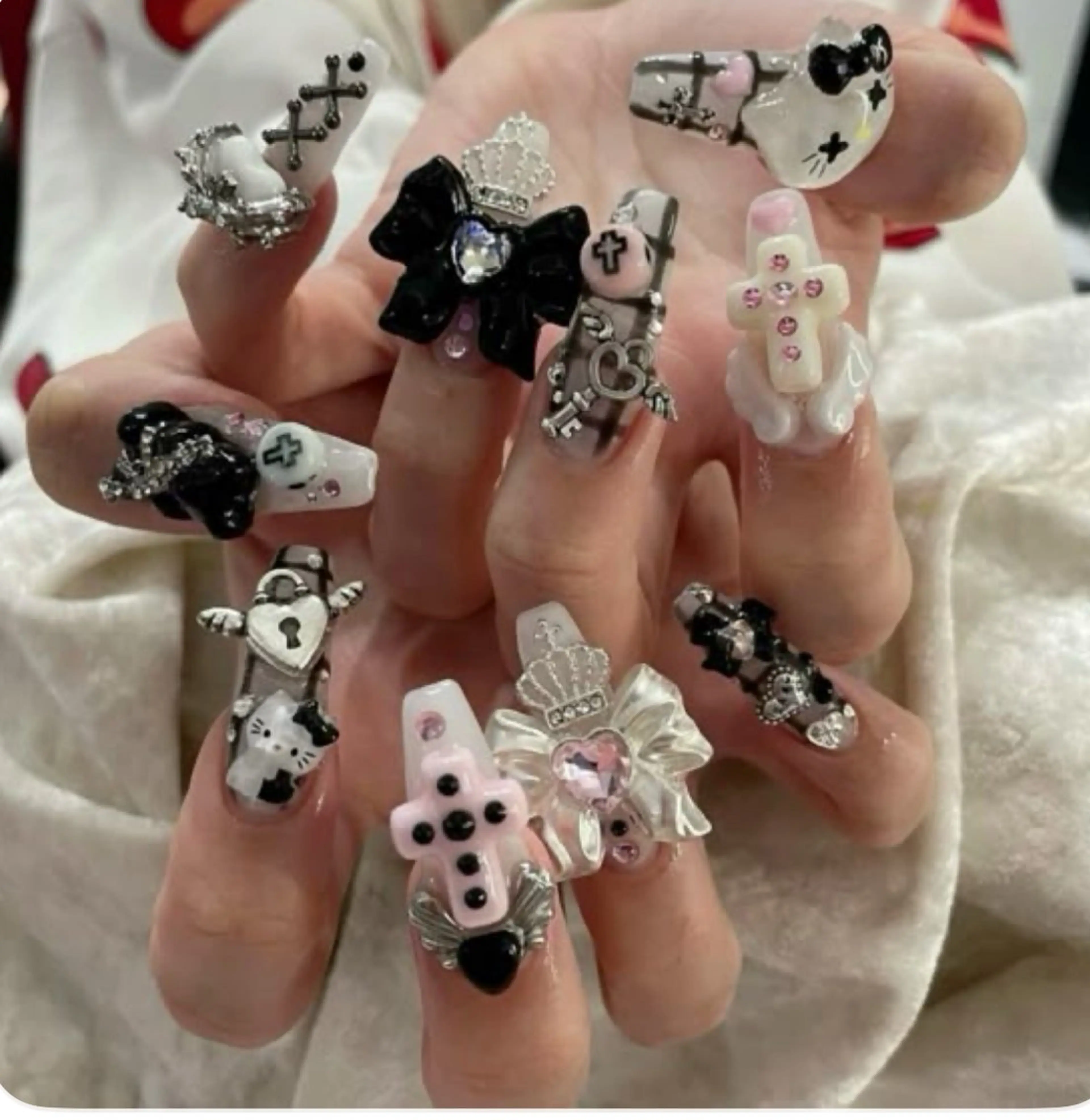 ネイル フレンチネイル グラデーション 韓国ネイル マグネットネイル シンプルネイル ハンドネイル CoMo Nail Studio所属・CoMo Nailのネイルデザイン