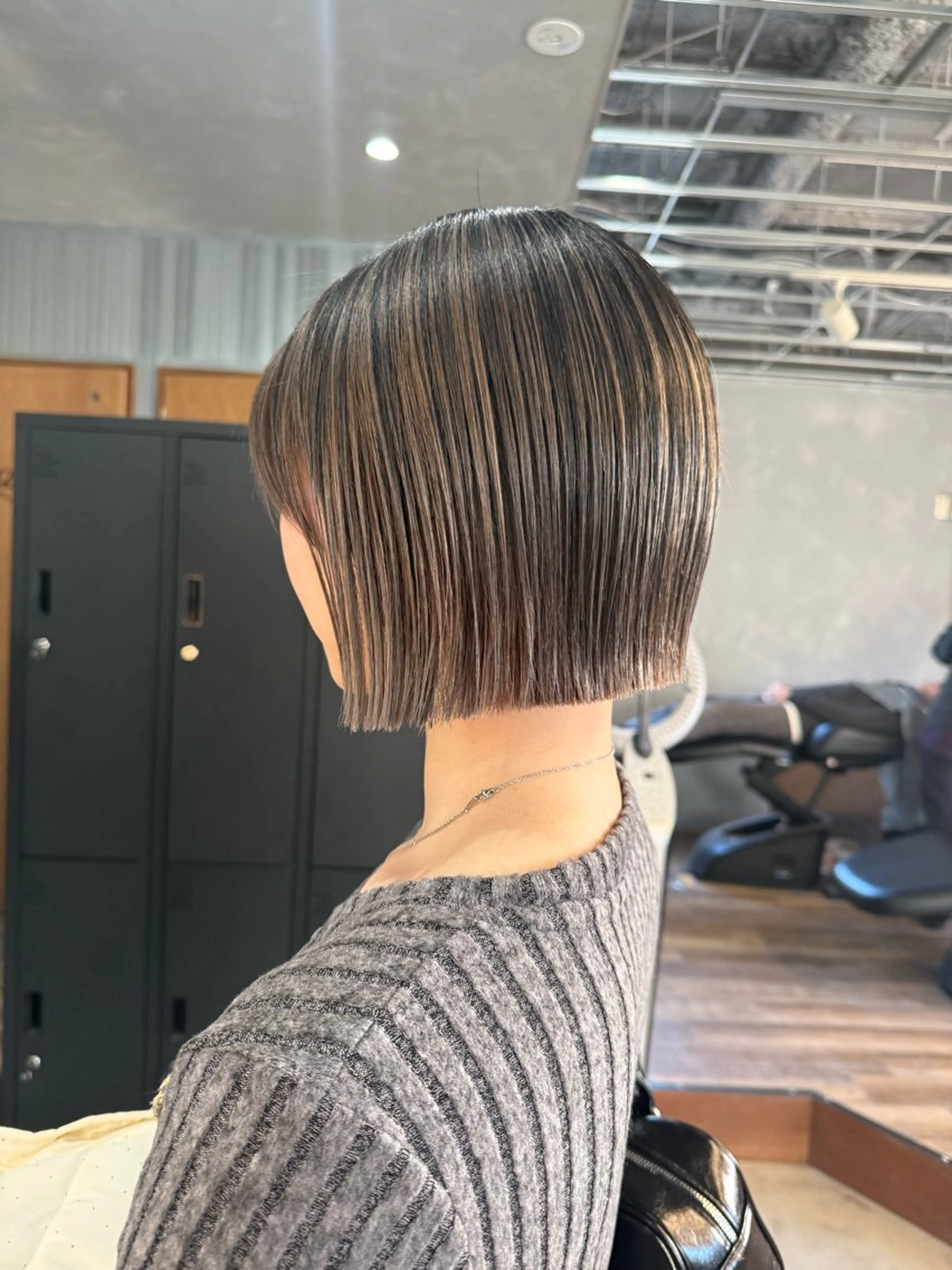 ショート 切りっぱなしボブ ボブ カット トリートメント noa / 郡山ボブ ×透明感カラーのヘアスタイル