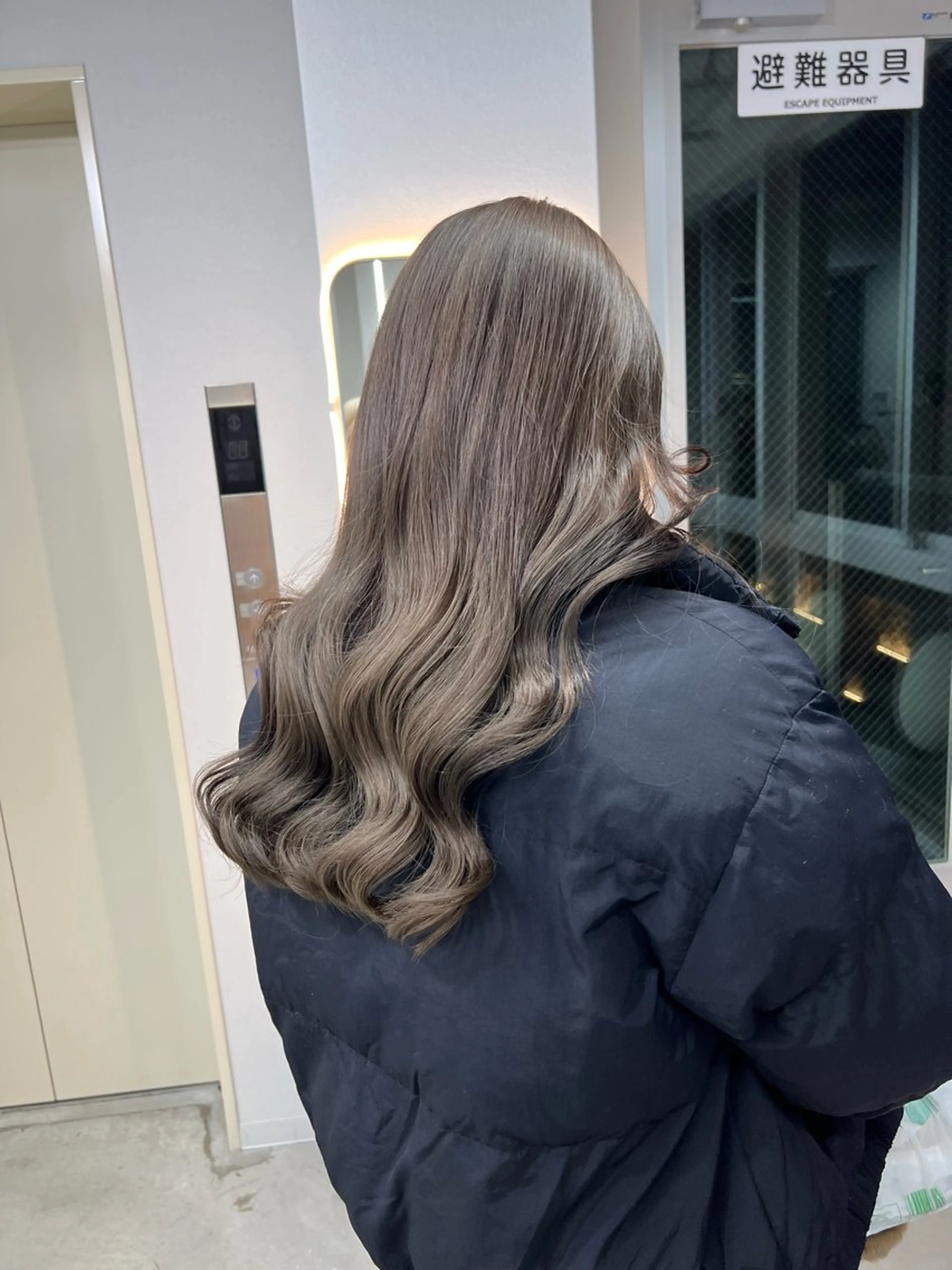ロング ヘアカラー maya レイヤーカットのヘアスタイル