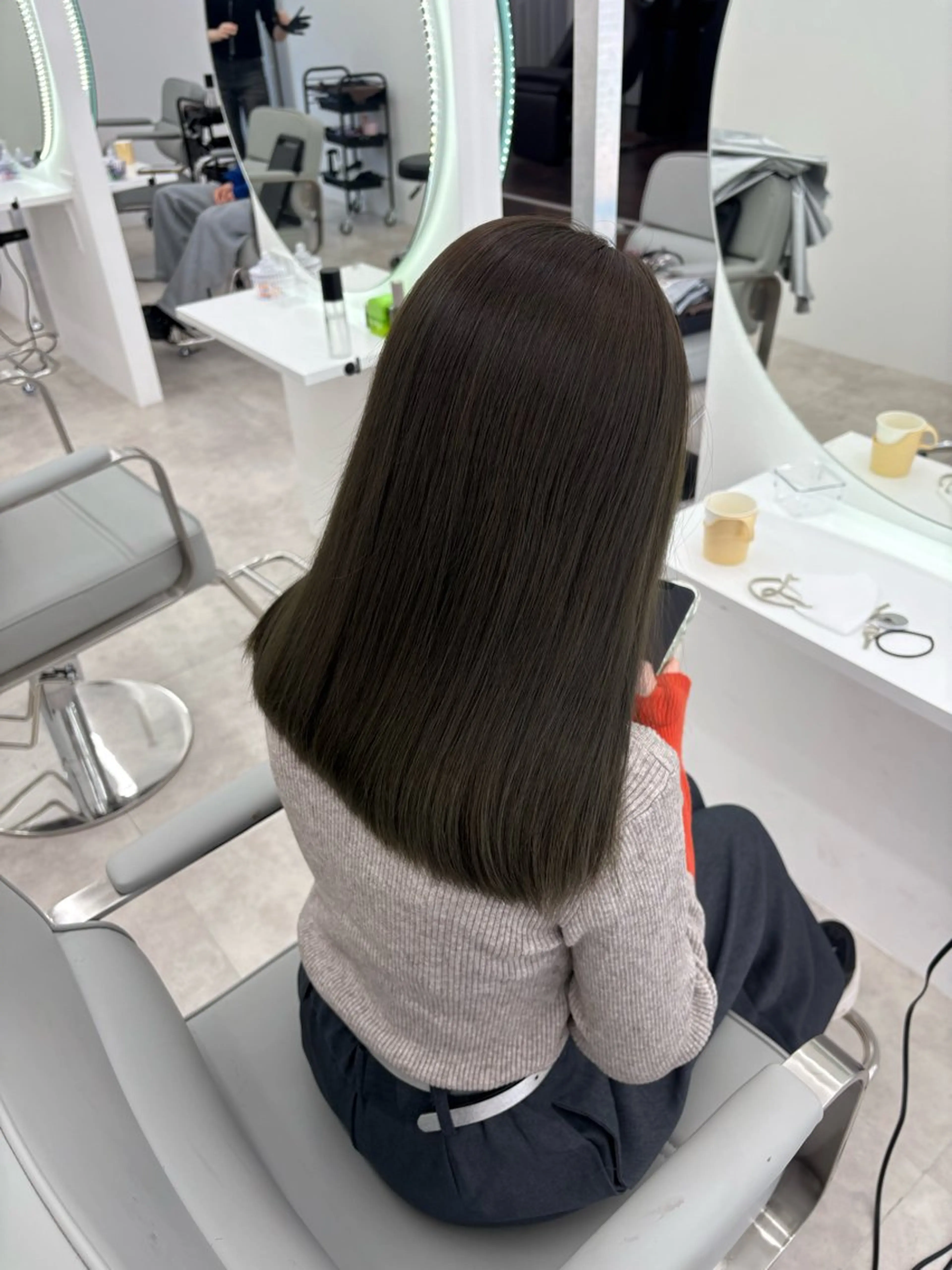 カラー 佐藤 琳のヘアスタイル