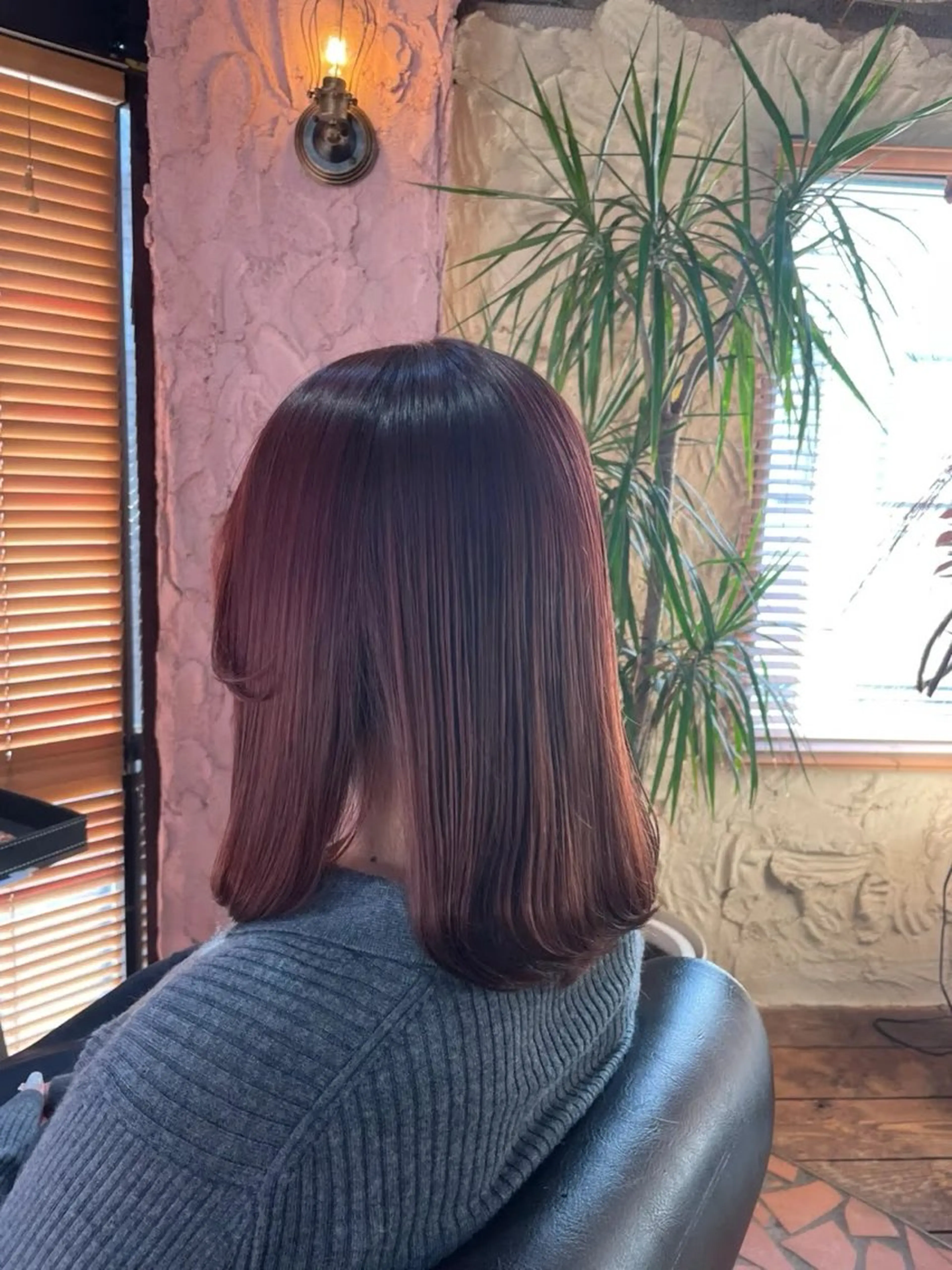 ミディアム 千葉 香奈のヘアスタイル