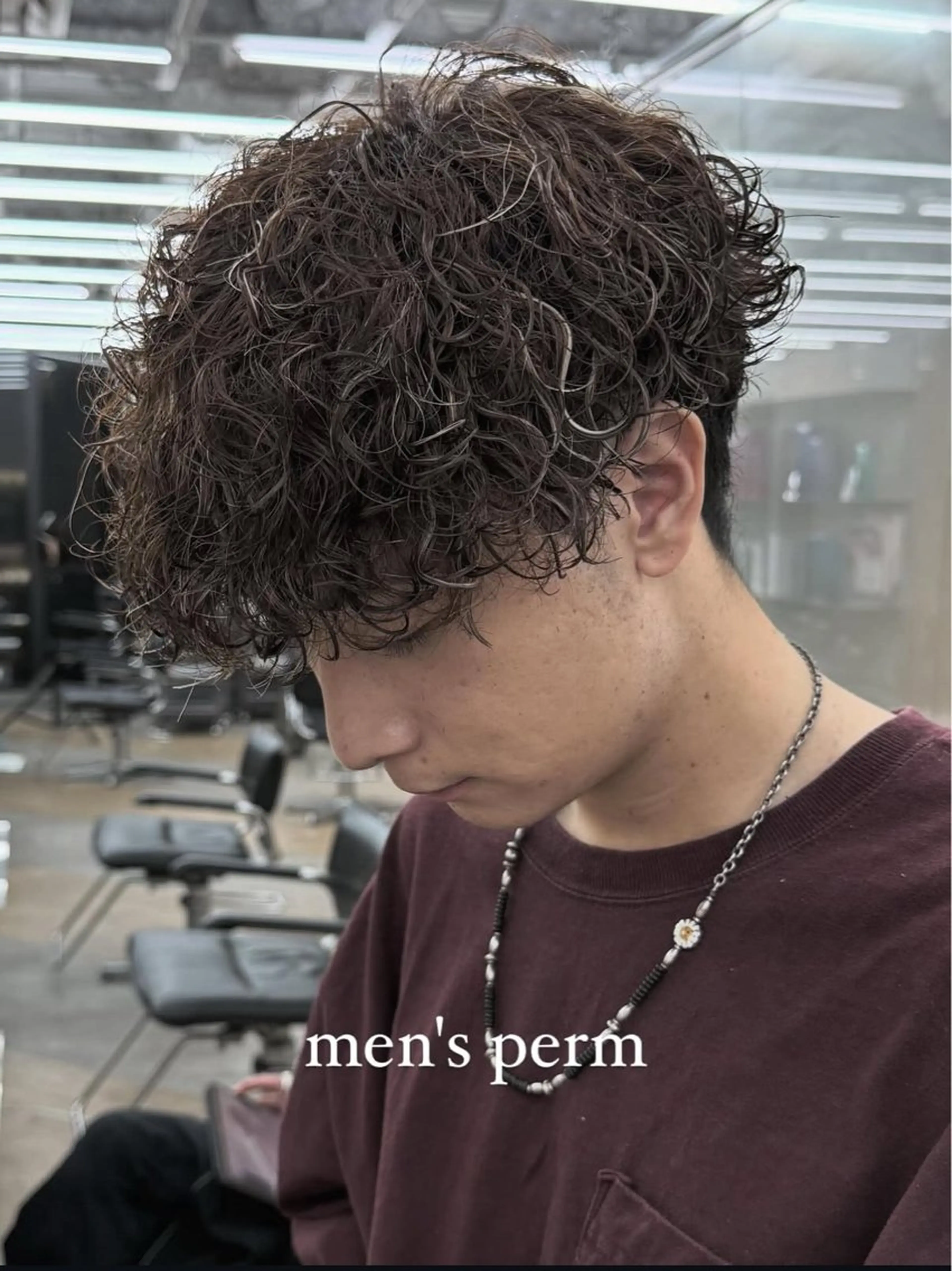 ショート カラー パーマ メンズ キッズ メンズハイライト メンズパーマ プードルパーマ 波巻きパーマ ハイライトカラー 栄💗レイヤーカット |パーマ|haruのヘアスタイル