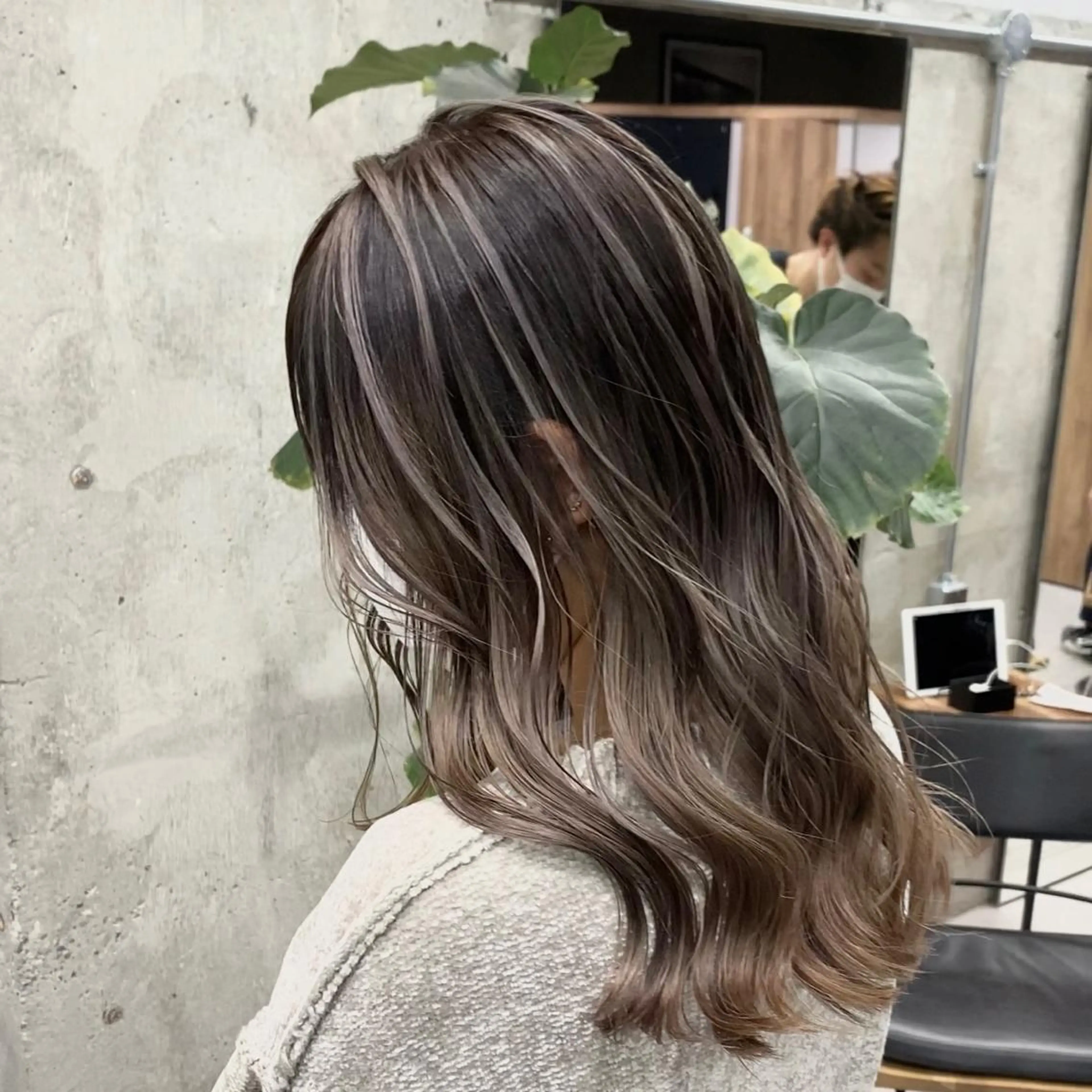 ロング カラー バレイヤージュ デザインカラー グレージュ ハイライトカラー ハイライト 🌈透明感カラー ✨松田龍也🌈のヘアスタイル