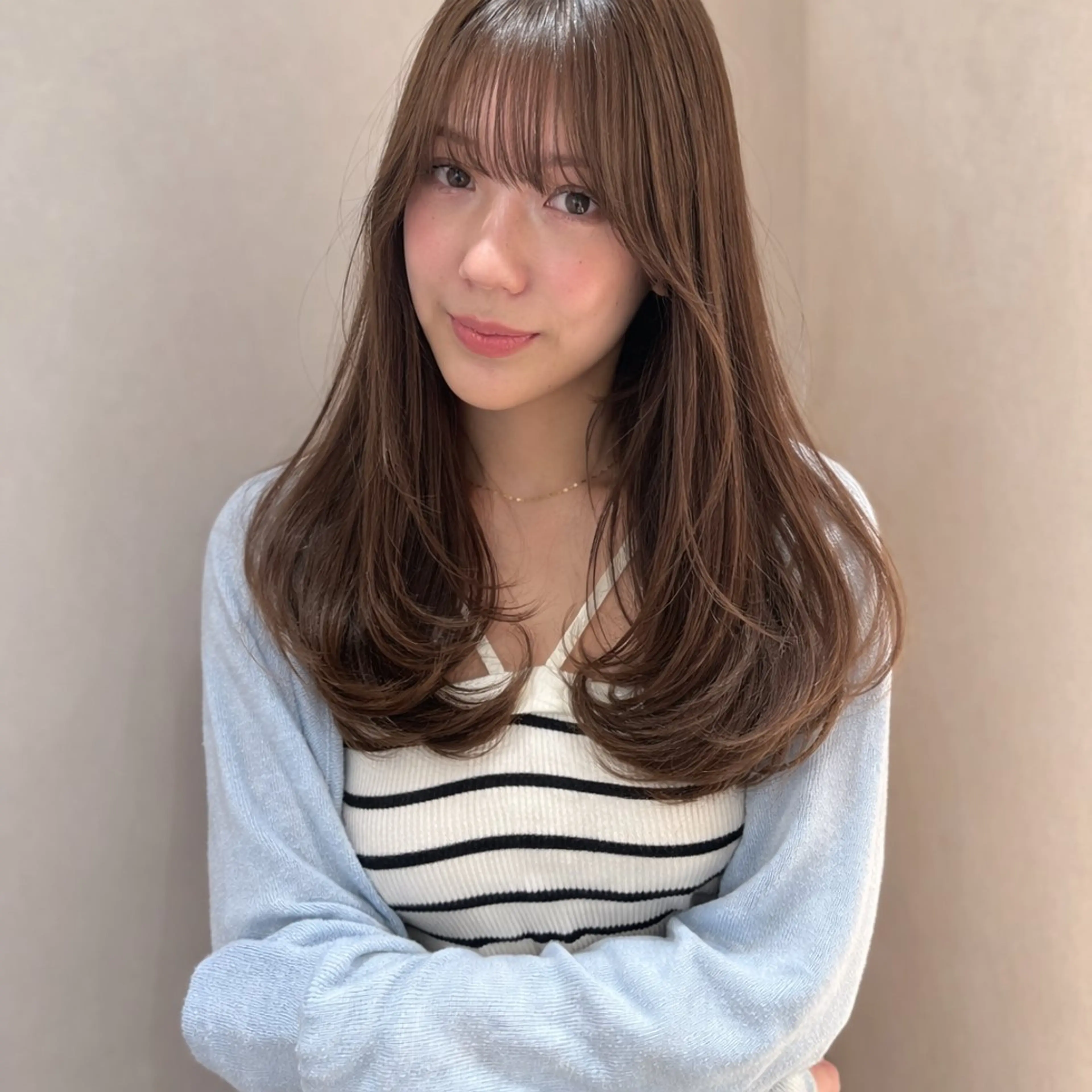 セミロング くびれヘア 顔周りカット 韓国風ヘア レイヤーカット サイドバング カット ヘアカラー 韓国ヘア/レイヤー/ 前髪/髪質改善/石川のヘアスタイル