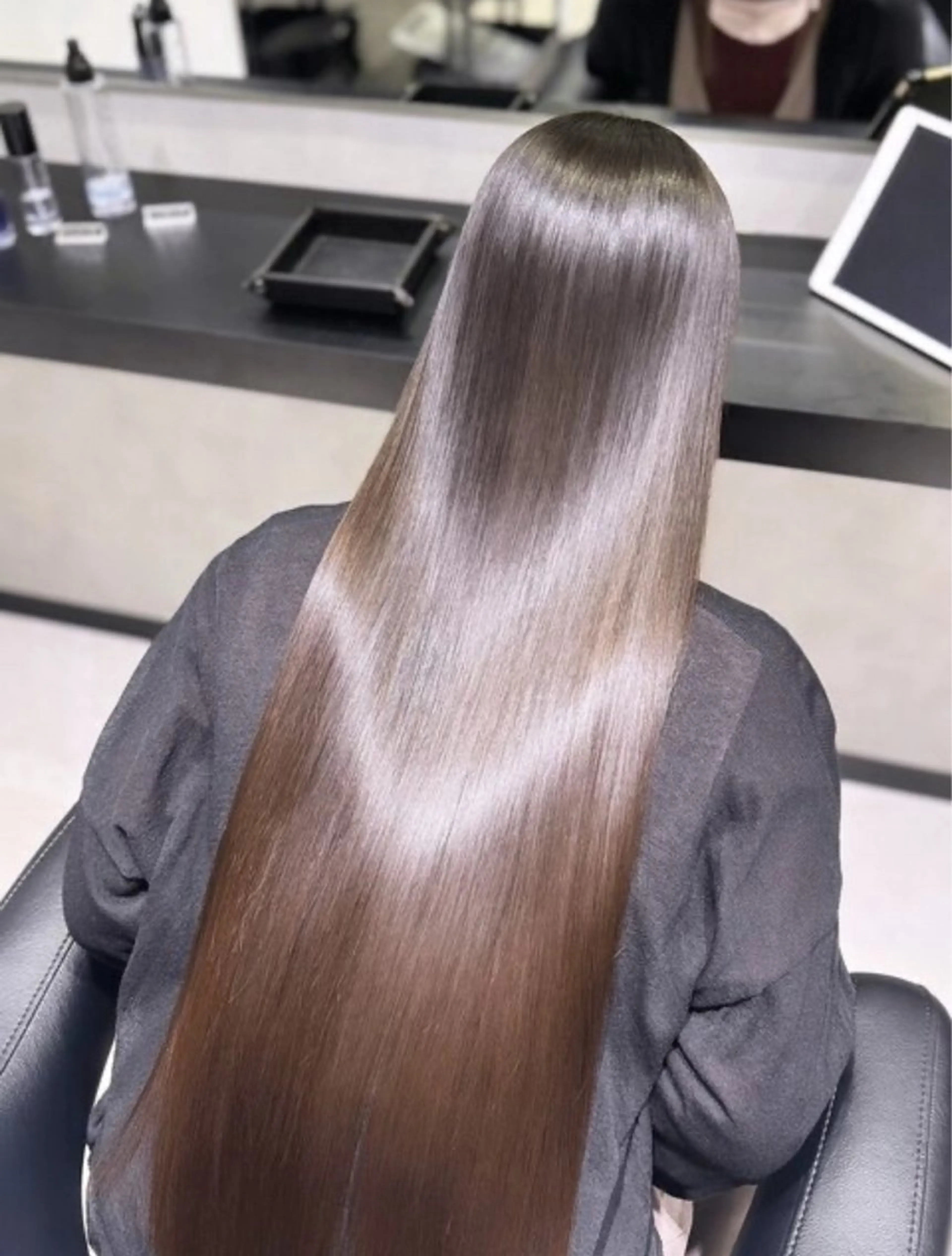 ミディアム カラー アッシュ アッシュグレー ベージュカラー ブリーチ ブロンド ヘアカラー トリートメント 【美髪ハイトーン】 髪質改善/大和🎀のヘアスタイル