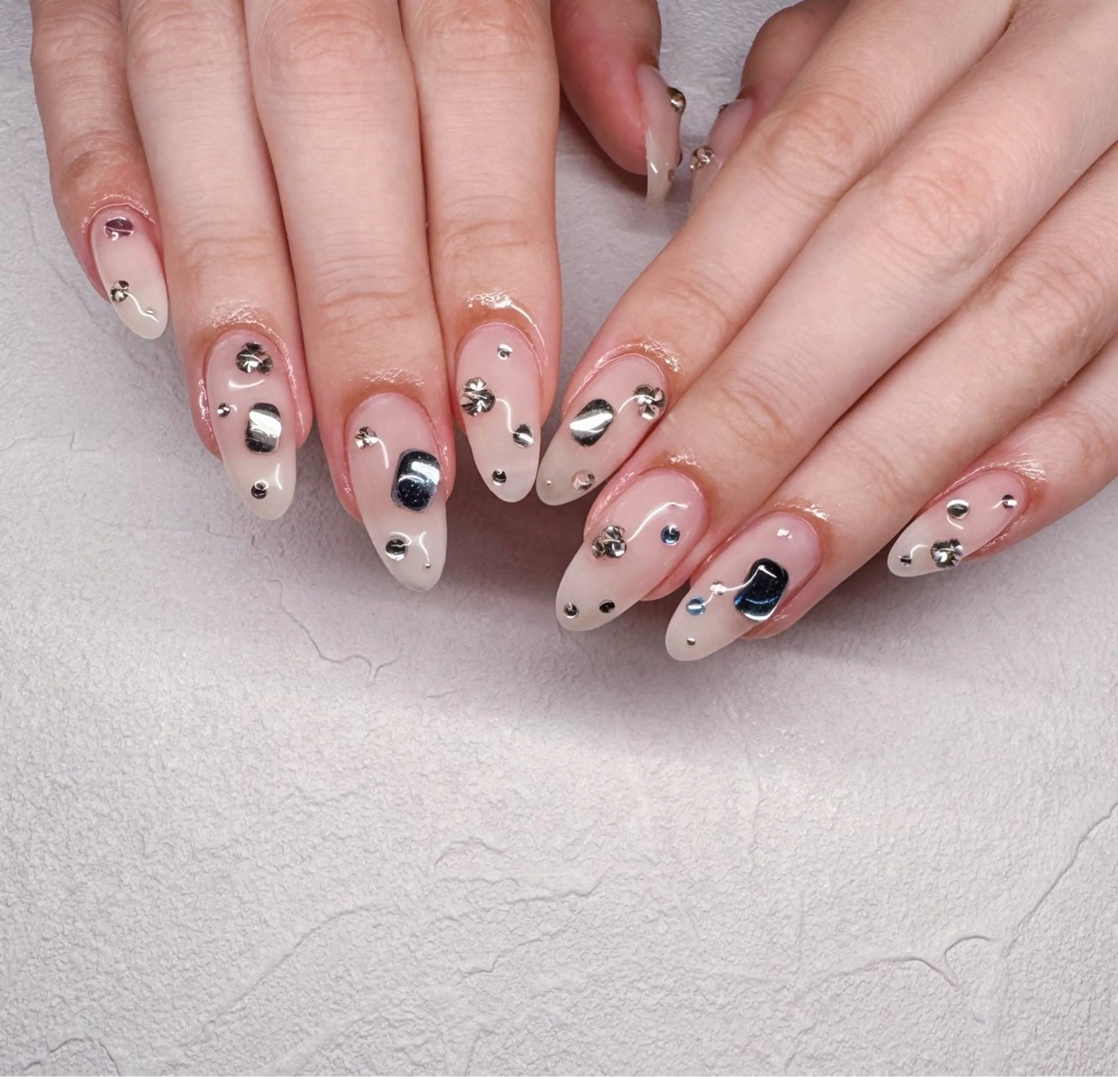 ネイル ハンドネイル R inのネイルデザイン