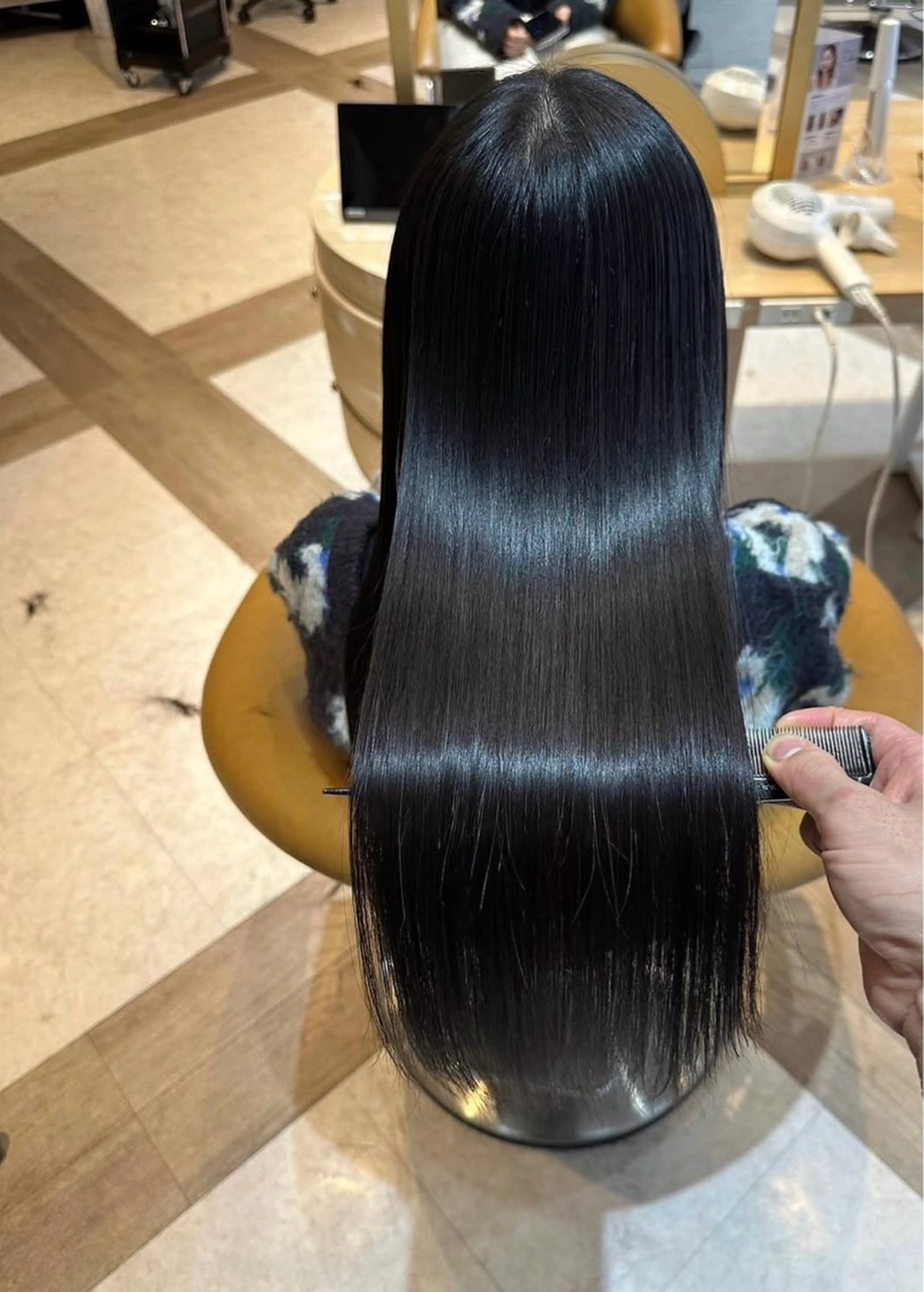 ロング ヘアカラー 椎葉 楓真のヘアスタイル