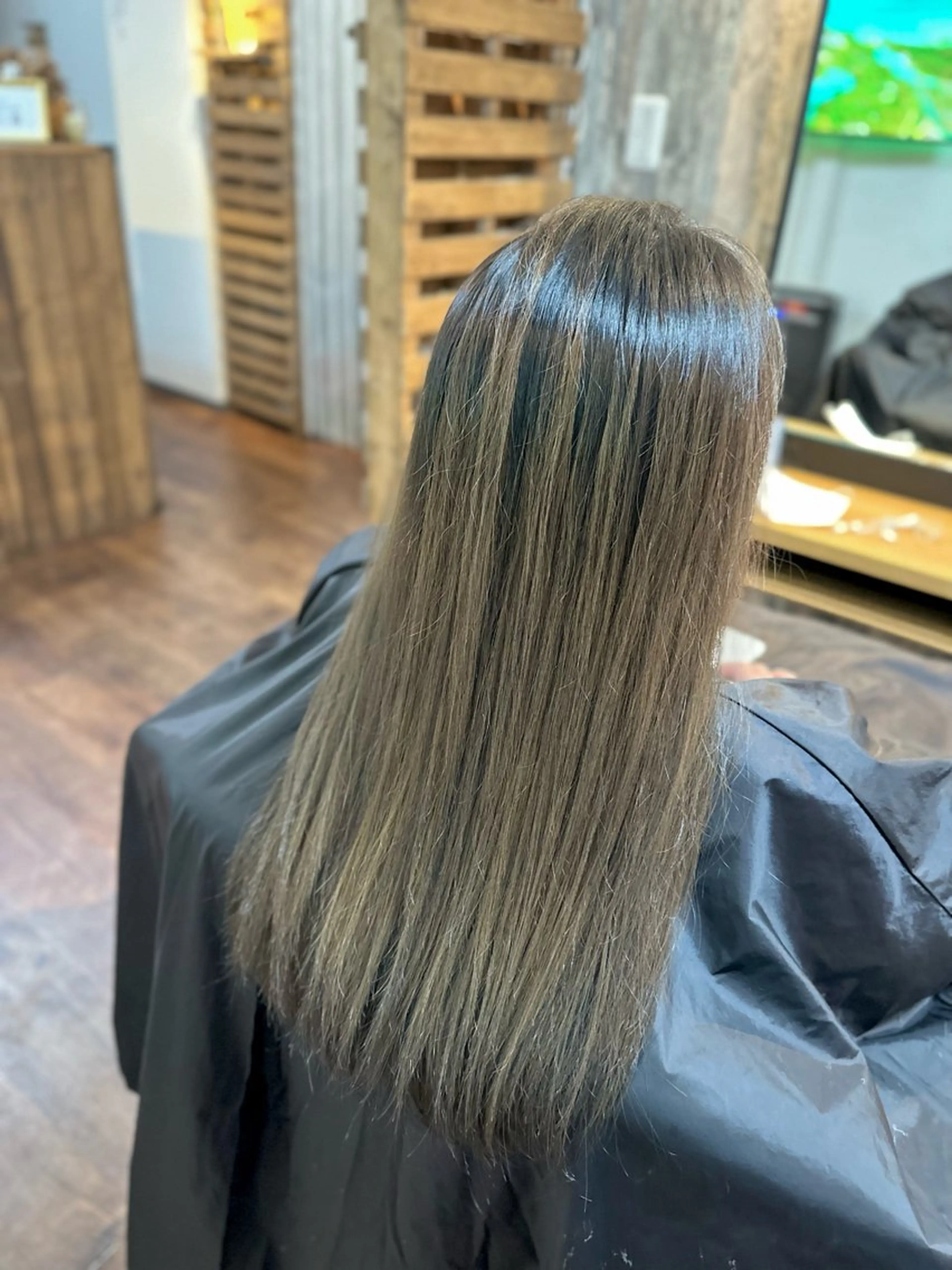 ロング カラー ブリーチ グレージュ カット ヘアカラー トリートメント Luzir⭐︎ GEN⭐︎のヘアスタイル